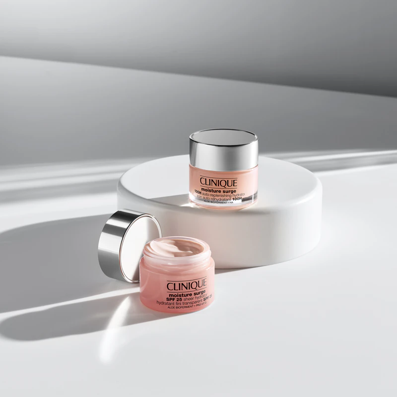 Clinique Moisture Surge™ FPS 25 Creme hidratante e nutritivo para o dia