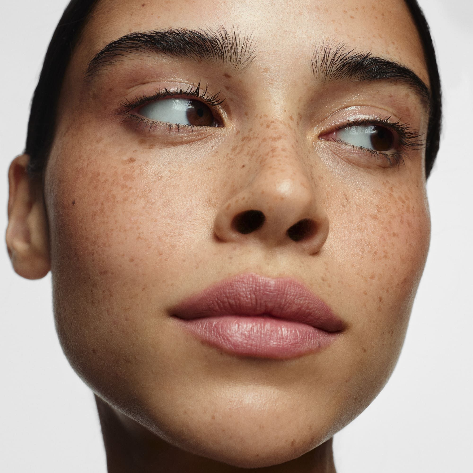 Течни кармин за усне Glazed Lips SPF50 Луксузни сјај за усне