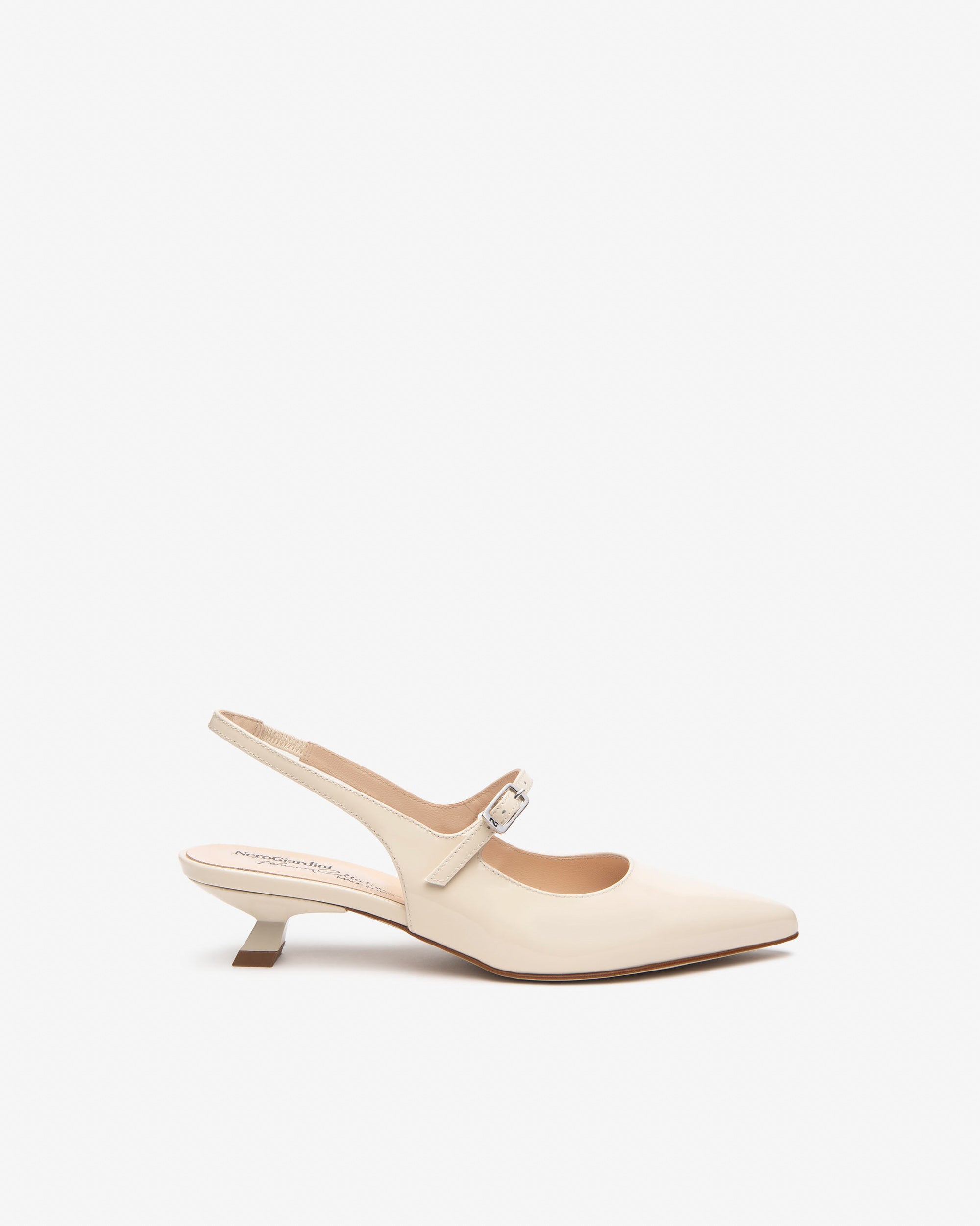  Vernicessä oleva sling-back-donna