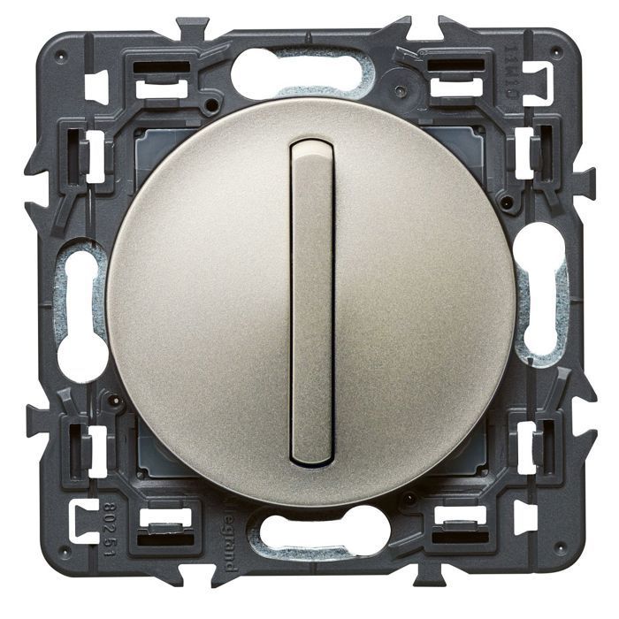 Interruptor silencioso ou interruptor de duas vias Céliane - LEGRAND - Fornecido com placa de cobertura em titânio