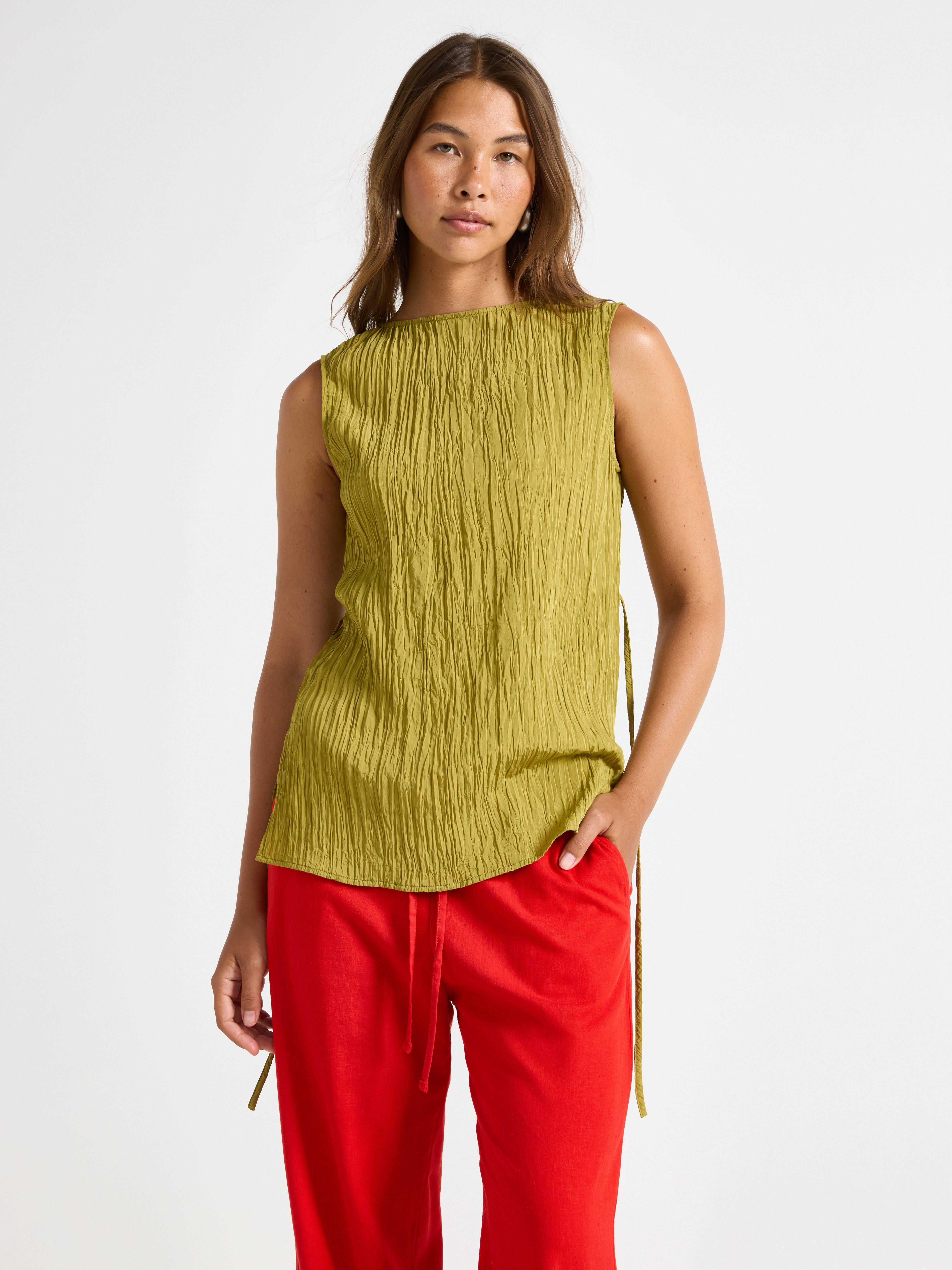 Blusa sem mangas amassada verde-acinzentado