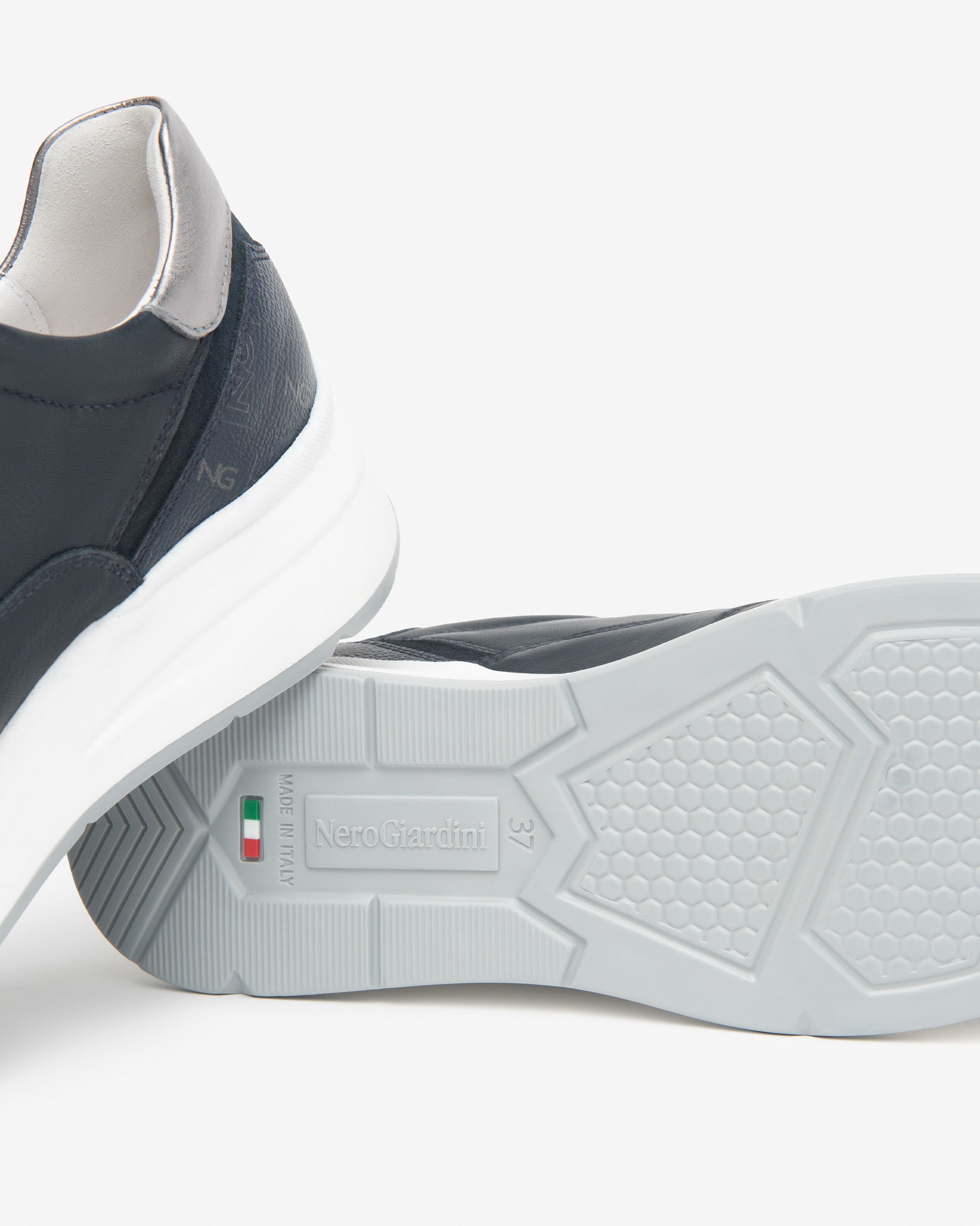  Damen-Sneaker aus Leder und Funktionsmaterial