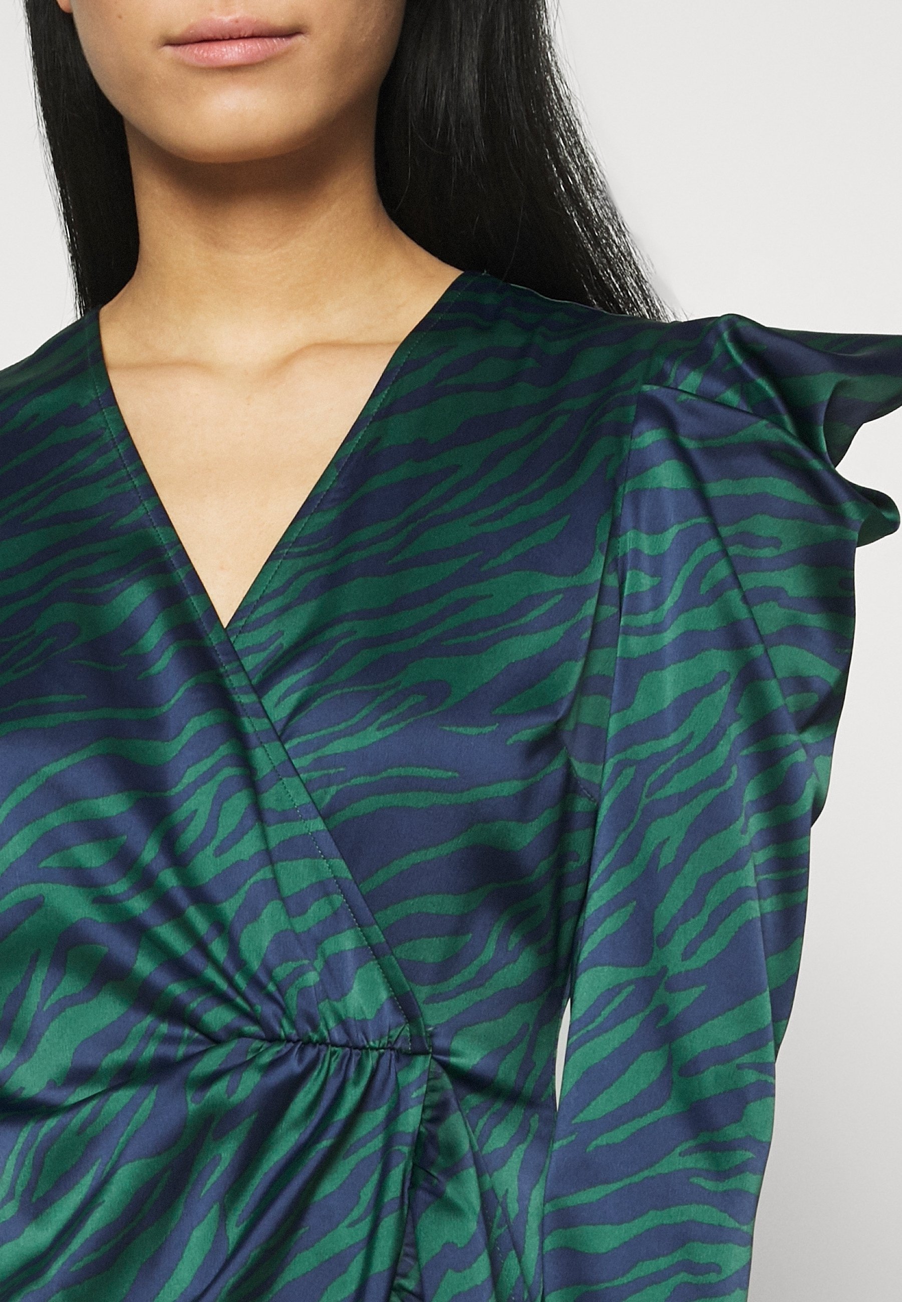 Kto čo nosí Koktejlové šaty / spoločenské šaty - zelené