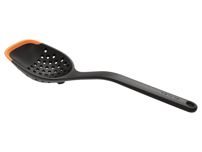 Łyżka cedzakowa Fiskars Functional Form czarna