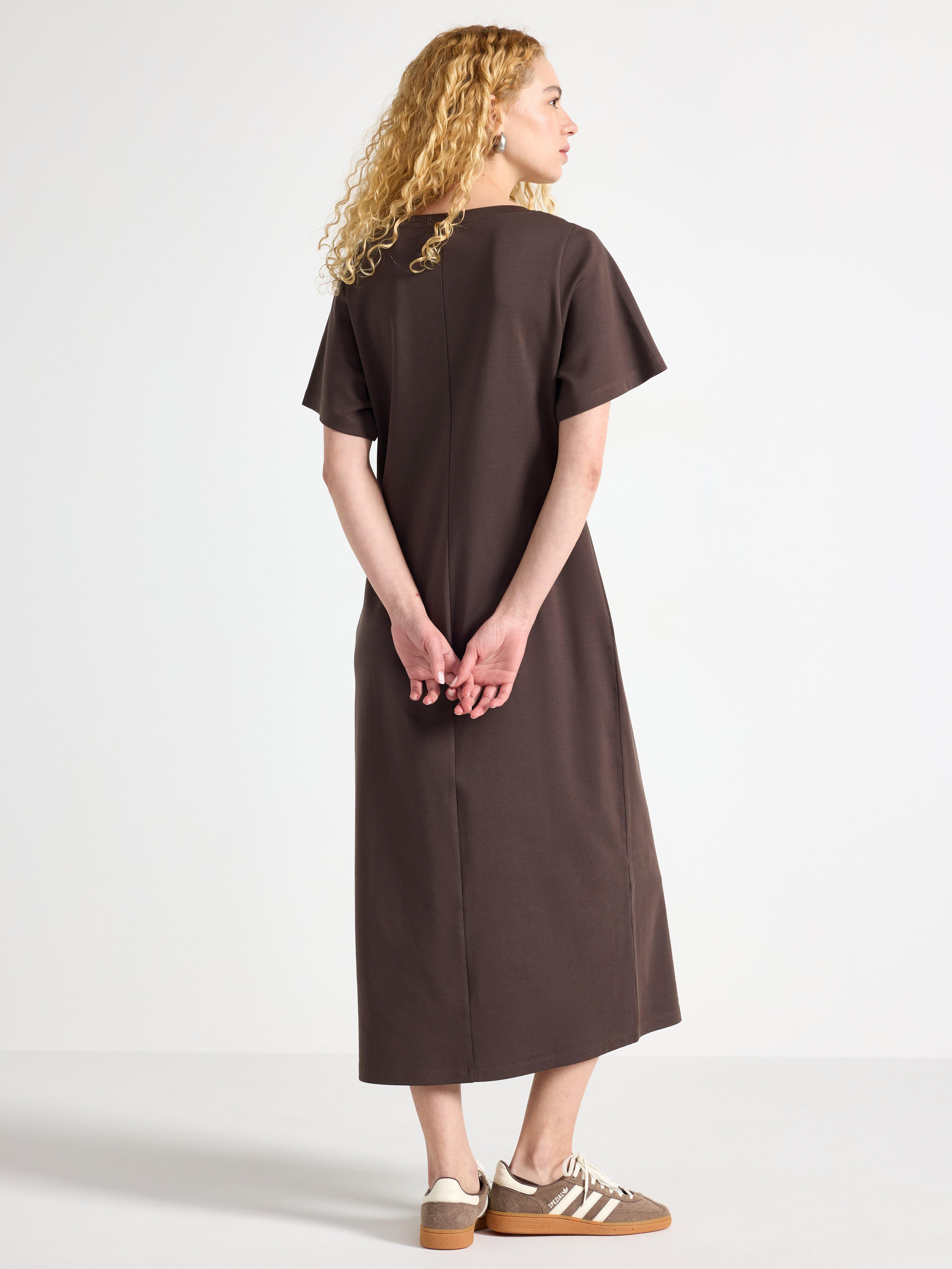Vestido midi em malha marrom escuro
