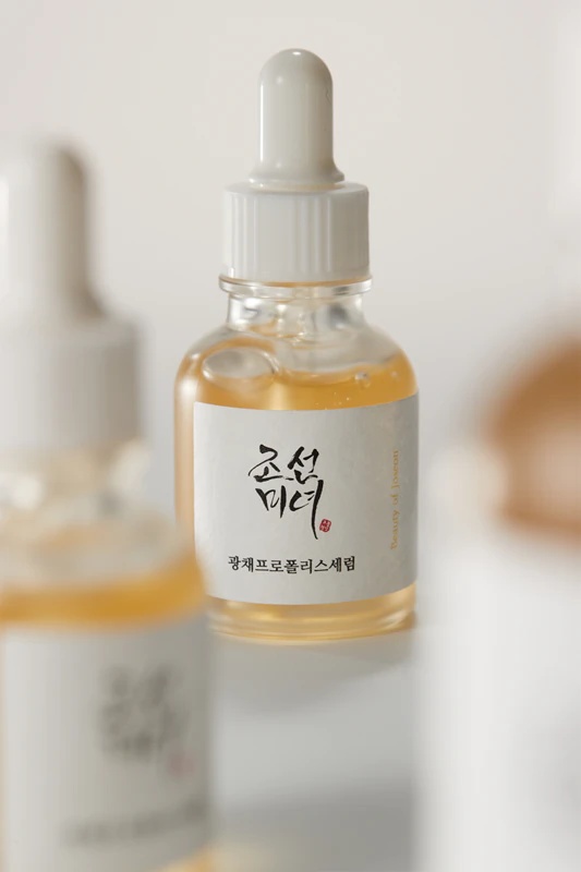 Serum za regeneracijo in posvetlitev kože Beauty of Joseon Glow s propolisom in niacinamidom