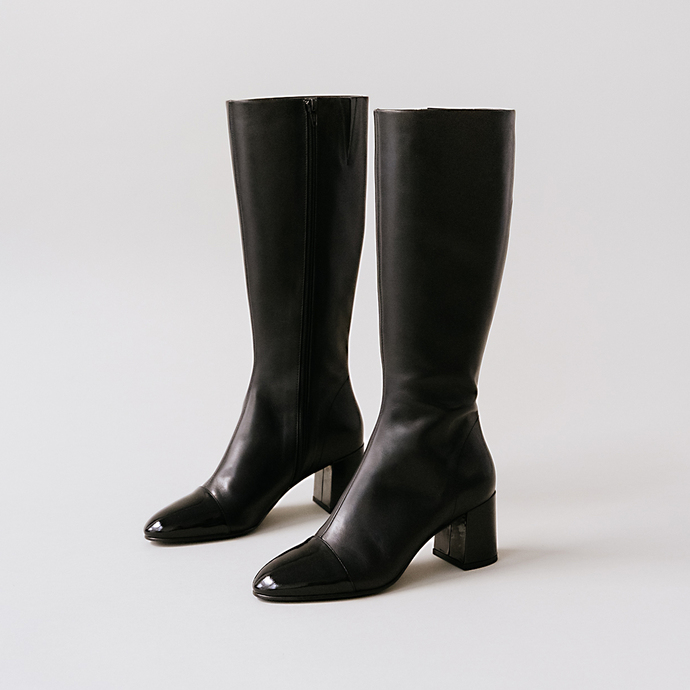 Bottes à talons et bouts pointus  en cuir et bouts vernis