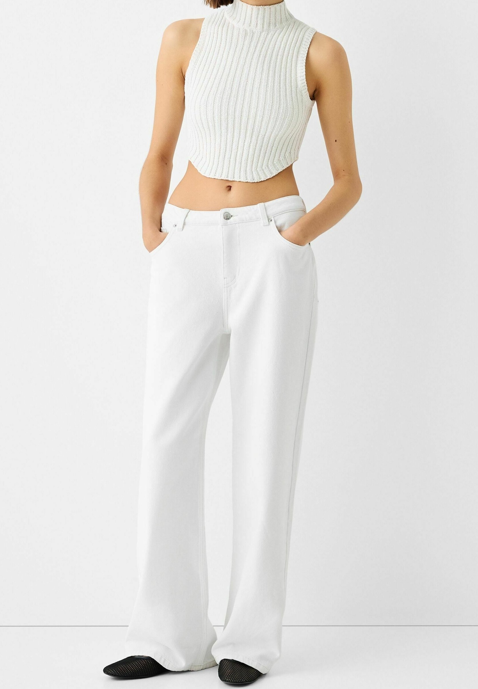 Jeans Bershka modello Relaxed Fit - bianchi