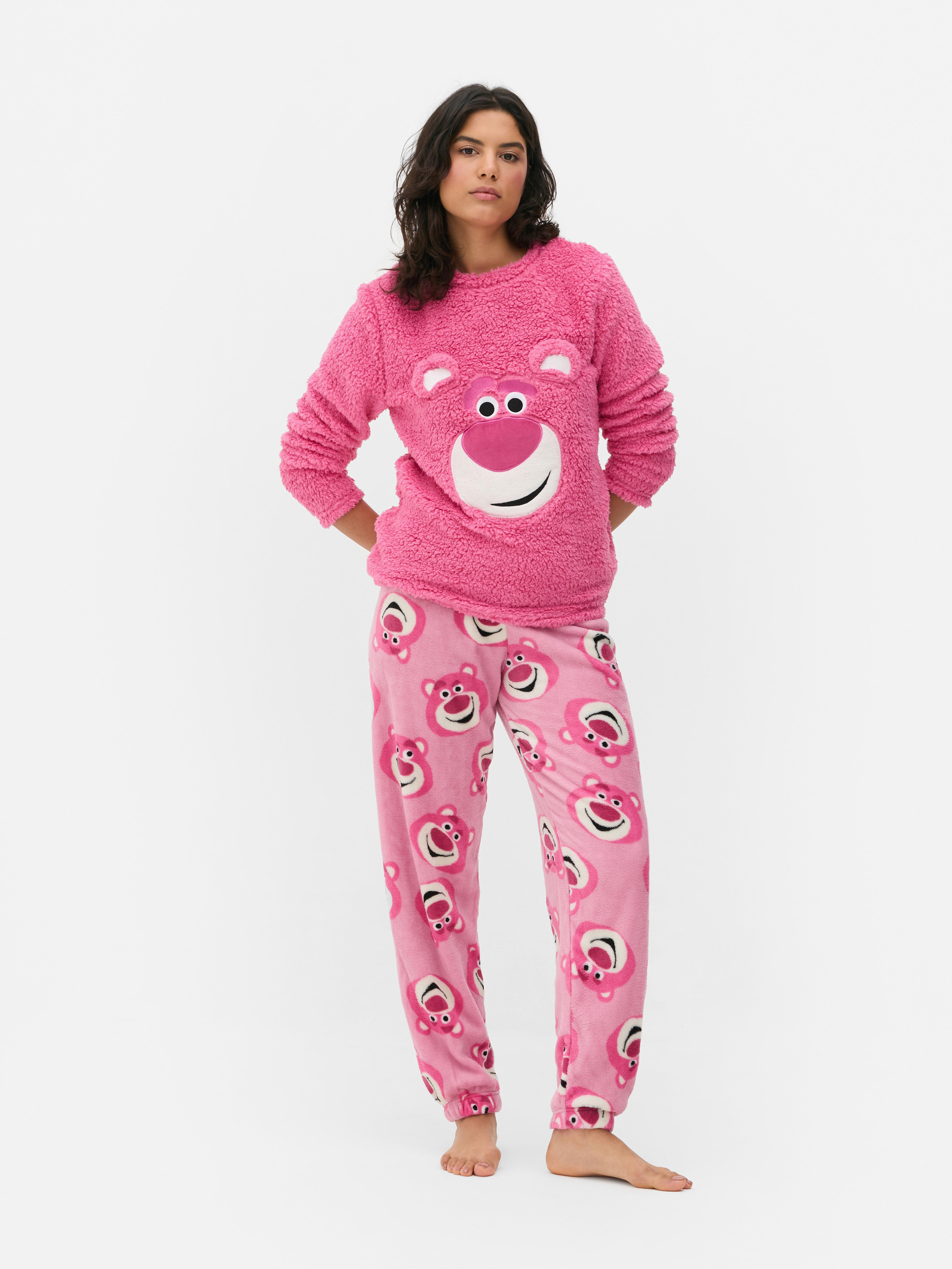 Pijamale Disney din fleece Ce poate fi mai confortabil decât o pijama din fleece? Pijamale Disney din fleece și o seară de filme Disney