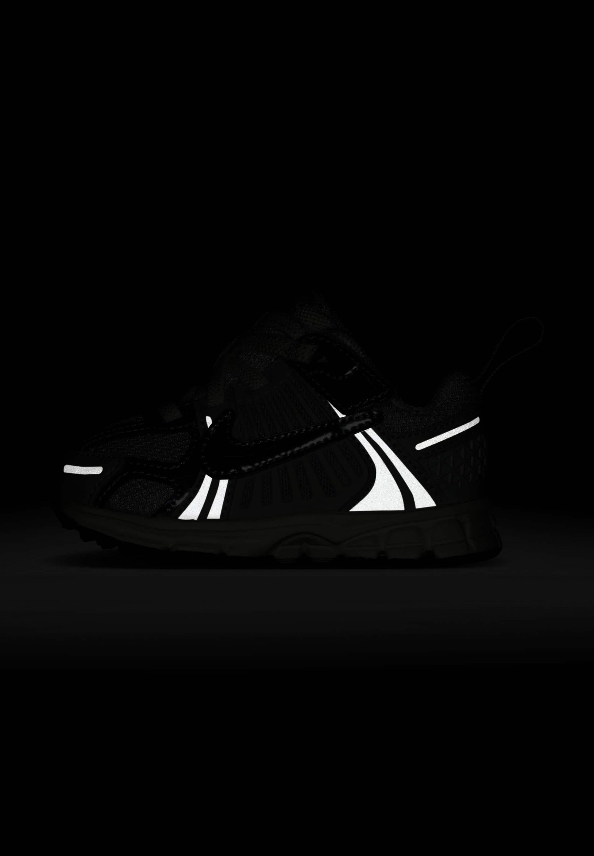 Nike Sportswear VOMERO – Babyschuhe – Photon Dust/Chrome-Gridiron-Sail