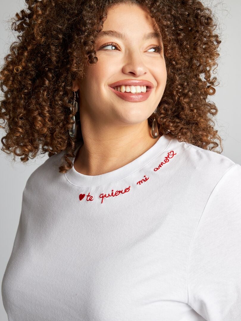 T-shirt met borduurwerk in de nek - WIT