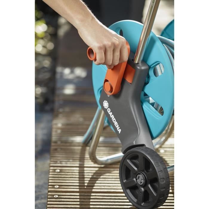 Enrollador de manguera GARDENA CleverRoll S con ruedas - Longitud 20 m - Ø13 mm - con lanza pulverizadora, accesorios y conector para grifo (18502-35)