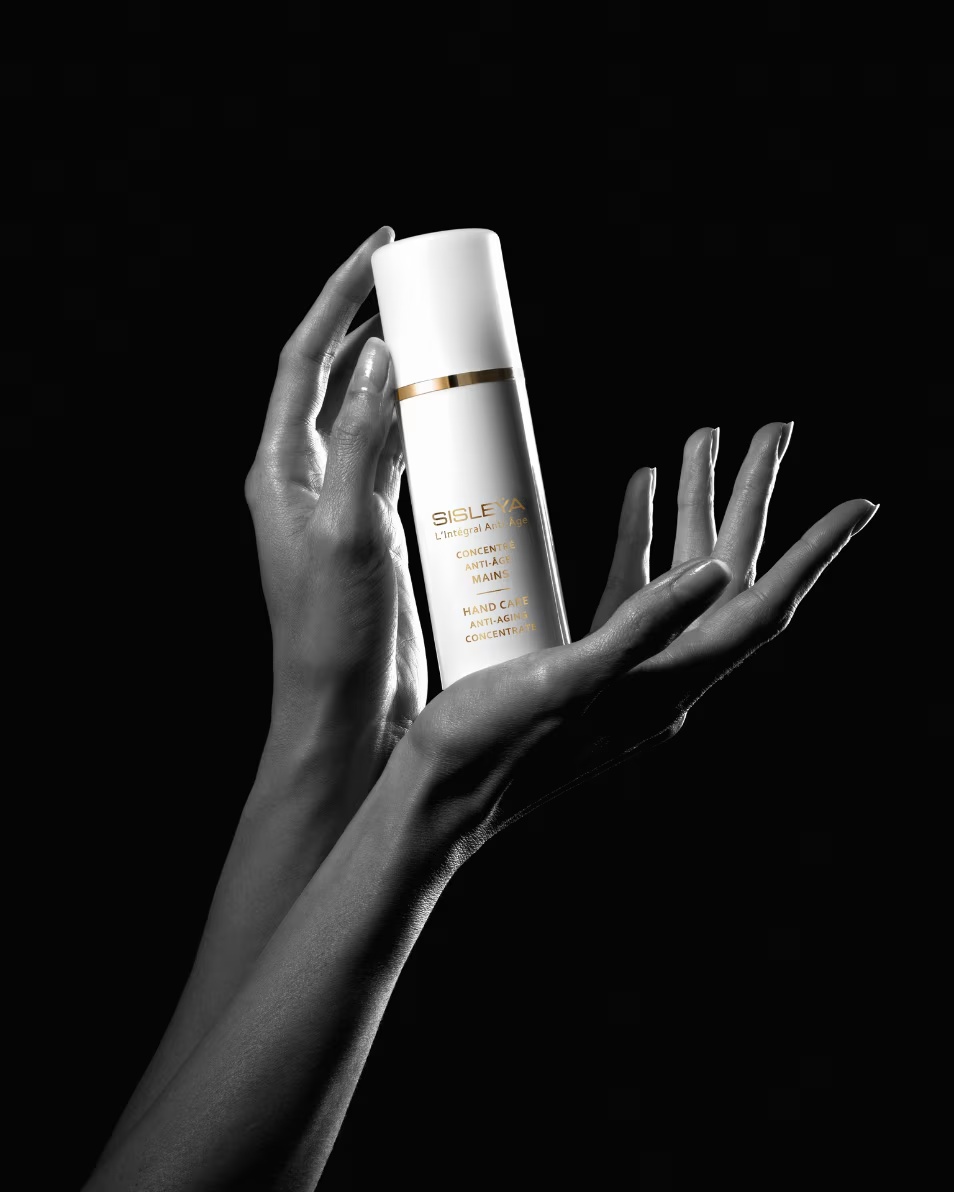 SISLEY SISLEŸA L'INTÉGRAL ANTI-AGE RANKŲ PRIEŽIŪROS KONCENTRATAS SU SPF 30