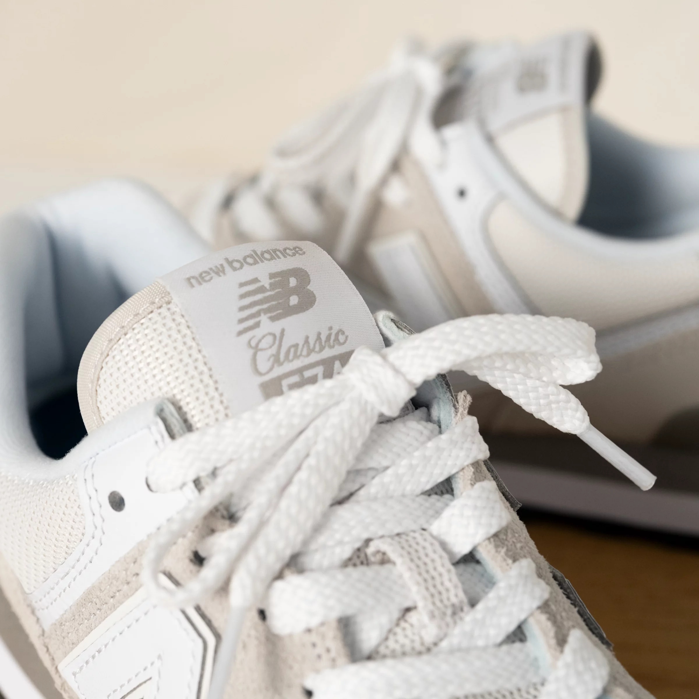 574 Core Nimbus Cloud with White