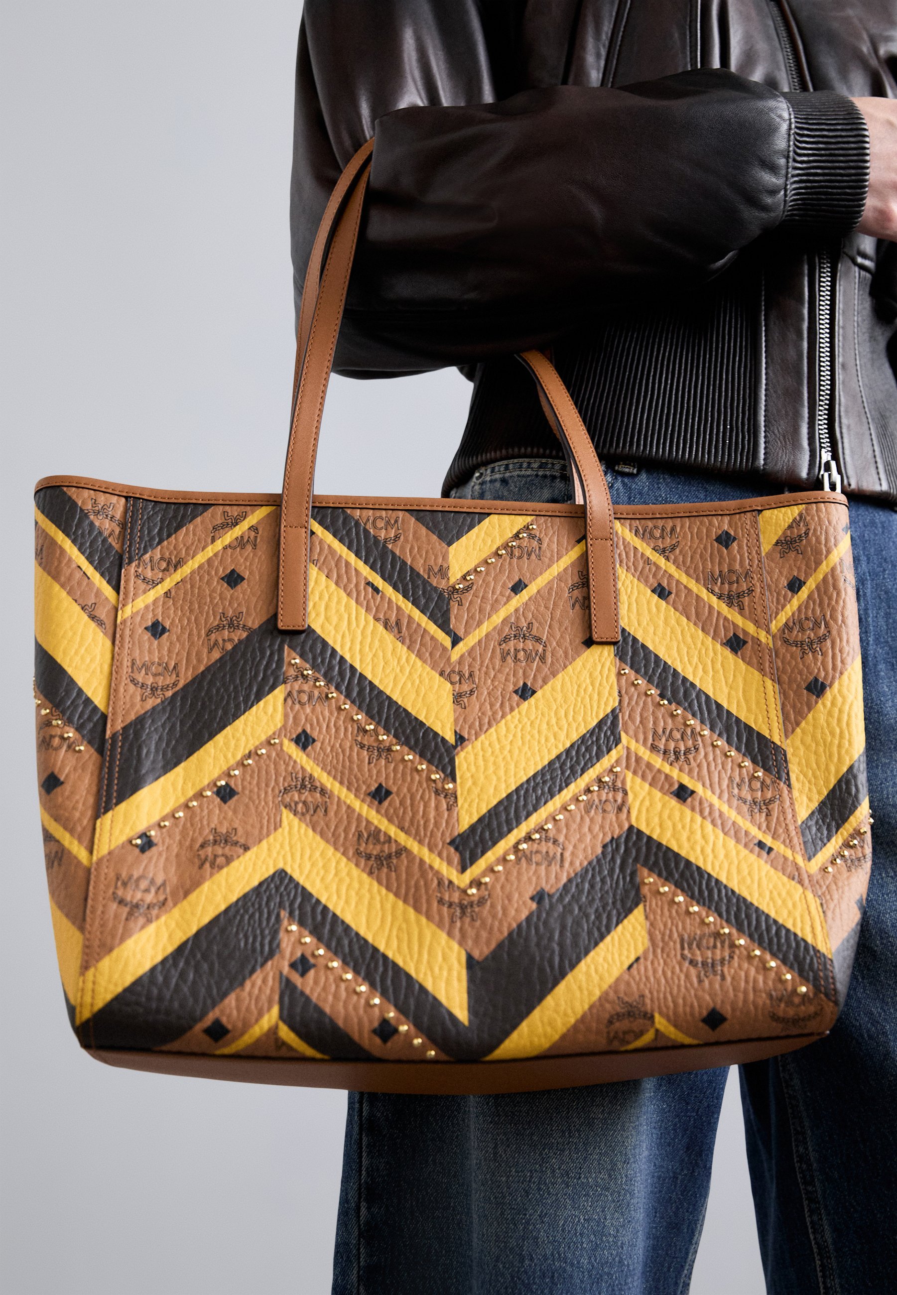 MCM TONI MEGA - Tragetasche - Cognac