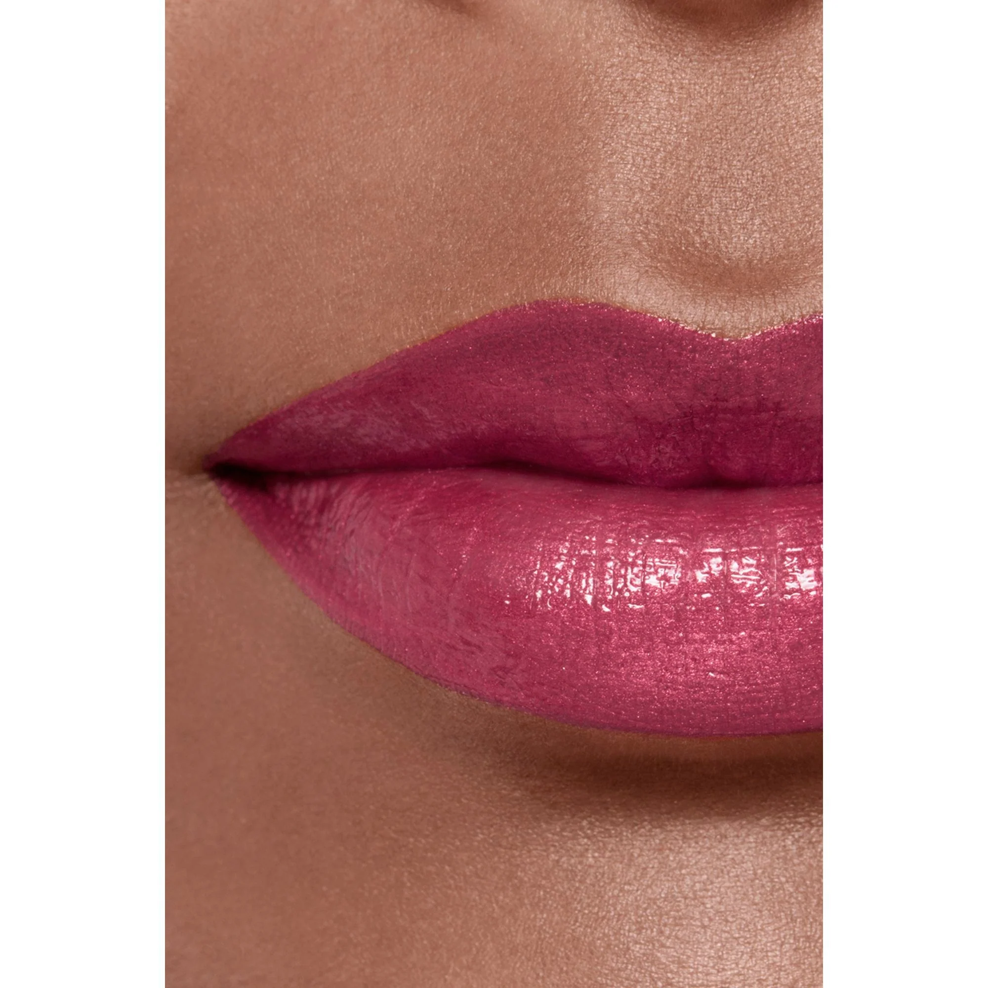 ROUGE ALLURE LAQUE - IL ROSSETTO FLUIDO BRILLANTE TENUTA ESTREMA
