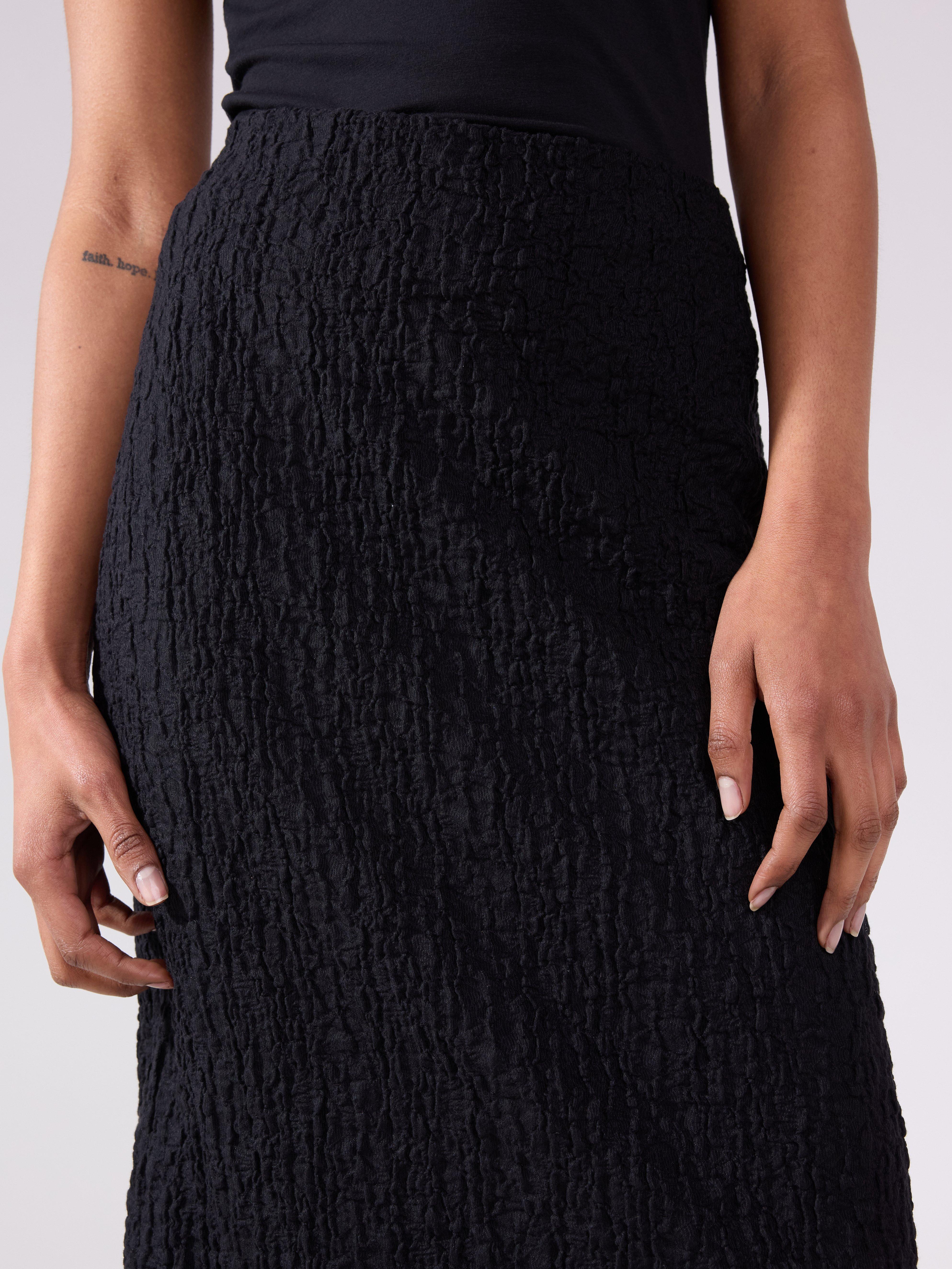 Falda midi de punto negra