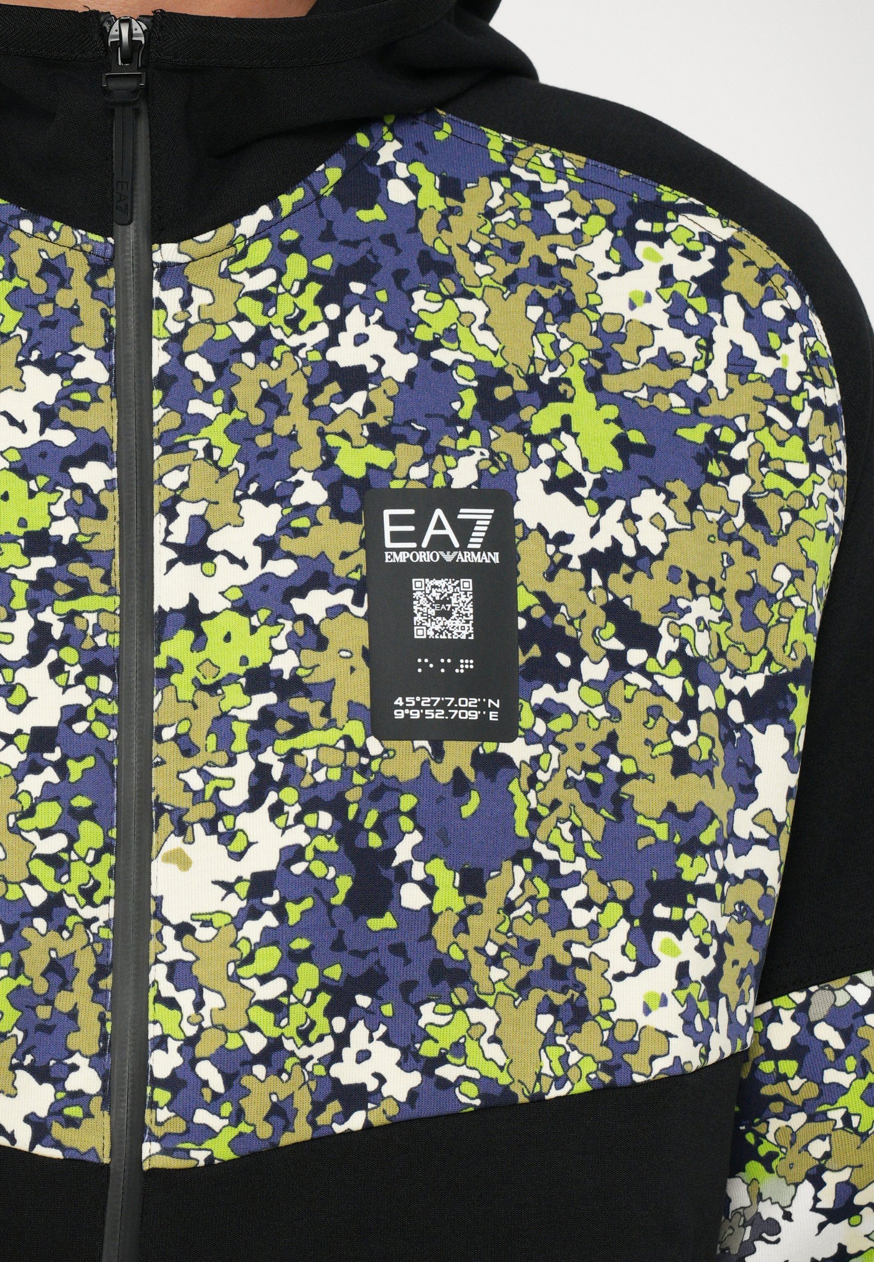 EA7 Emporio Armani TRAIN VISIBILITY HOODIE GRAPHIC - Felpa con zip - verde fantasia