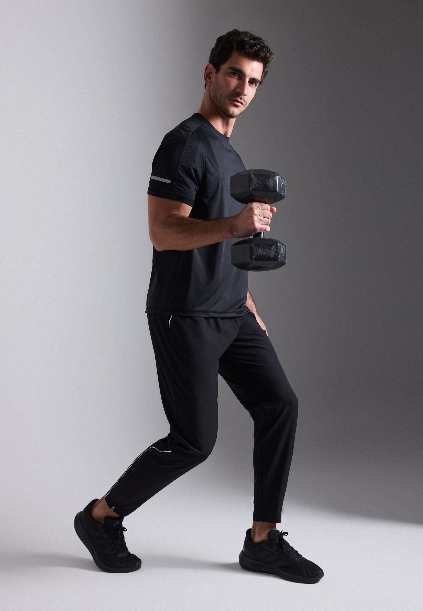 Bas de survêtement Pier One Sport coupe slim avec poches et fermeture éclair aux chevilles - Noir