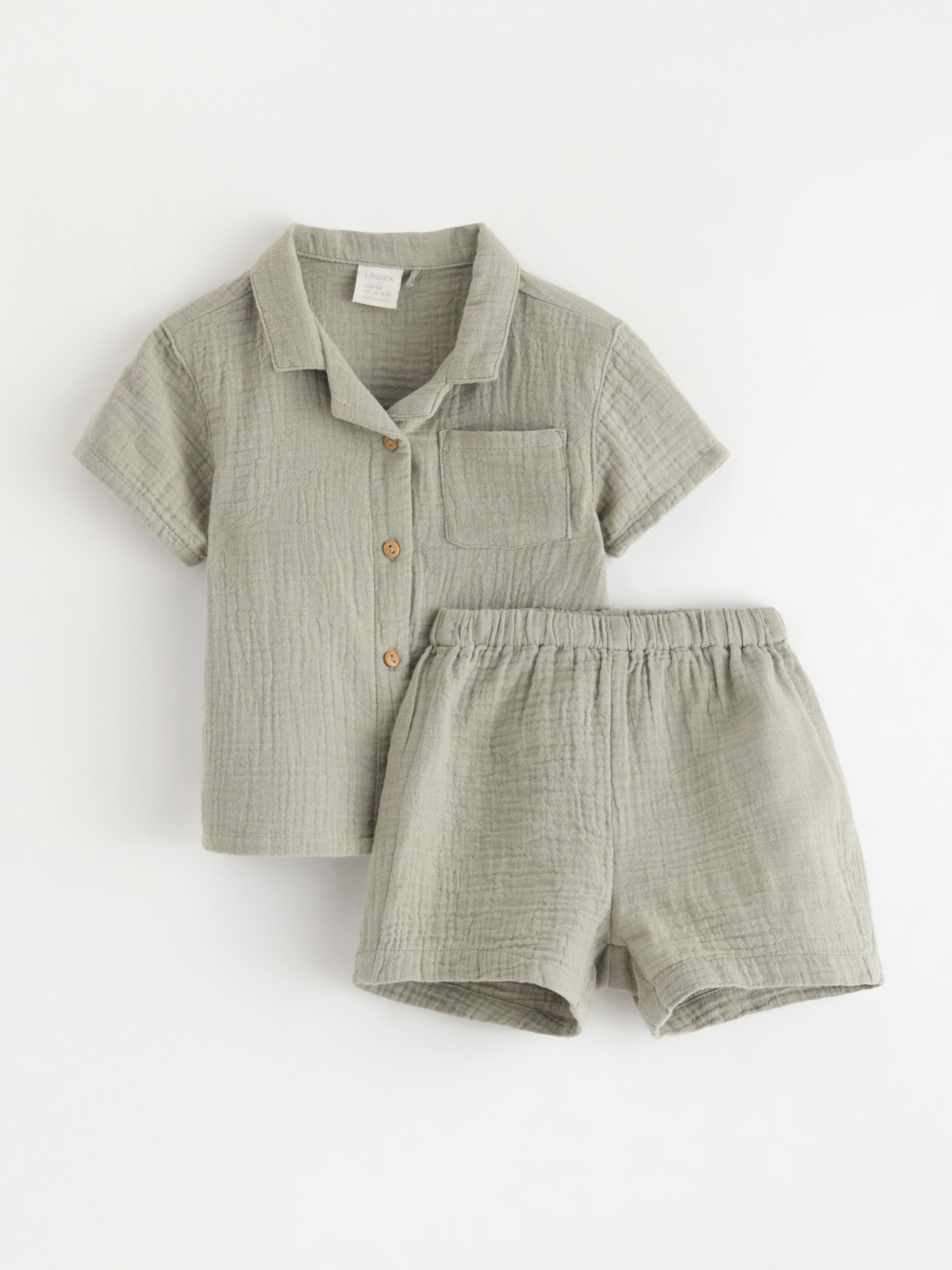 Conjunto - camisa e shorts verde-acinzentado