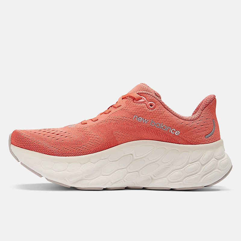 Fresh Foam X More v4 für Damen – Golfrot mit Meersalz und Silbermetallic