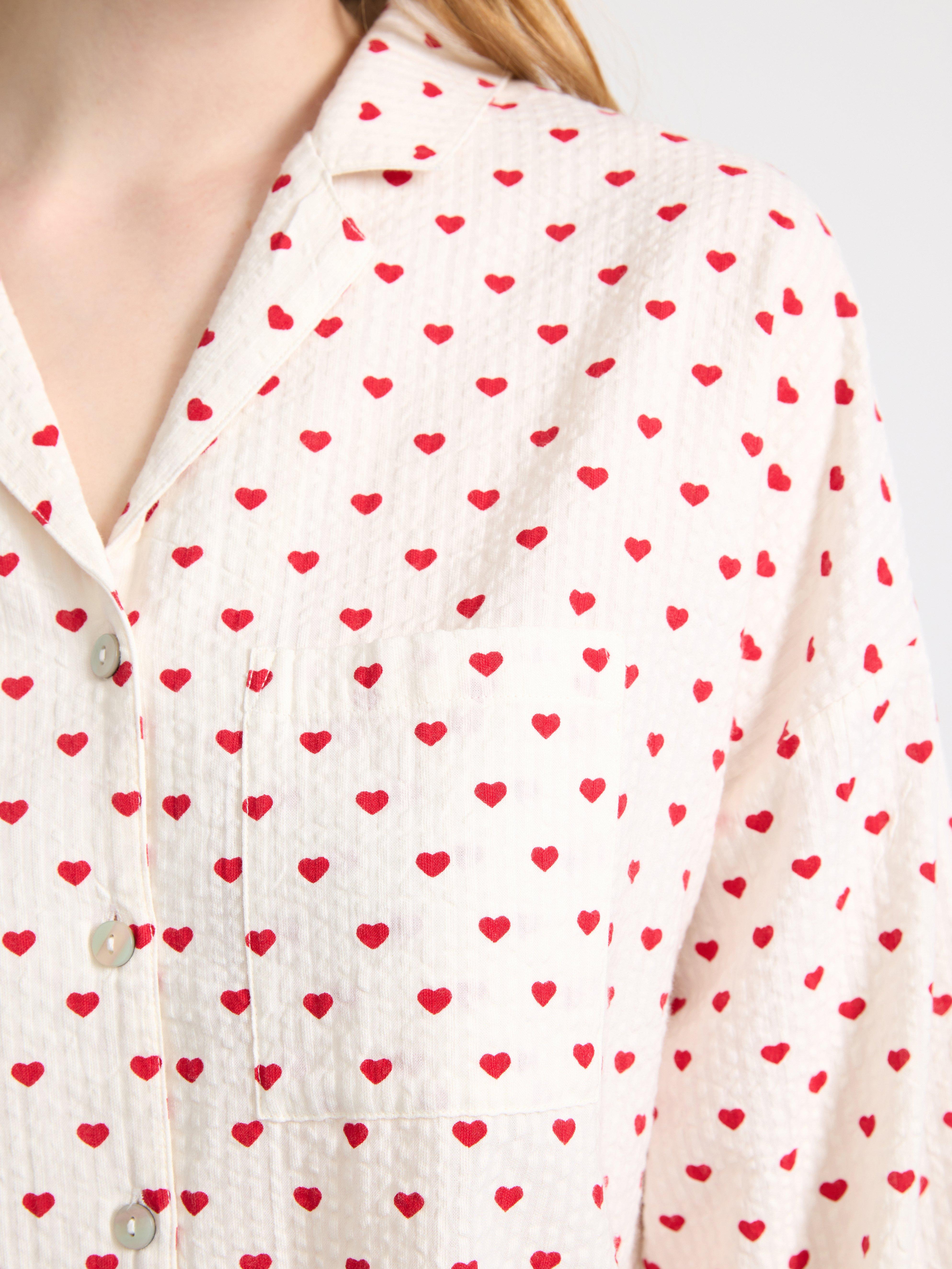 Camisola vermelha com estampa de ondas de riacho