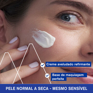 Uriage Age Lift denný krém vyhladzujúci krém na tvár spevňujúci krém proti vráskam s retinolom 40 ml 40 ml