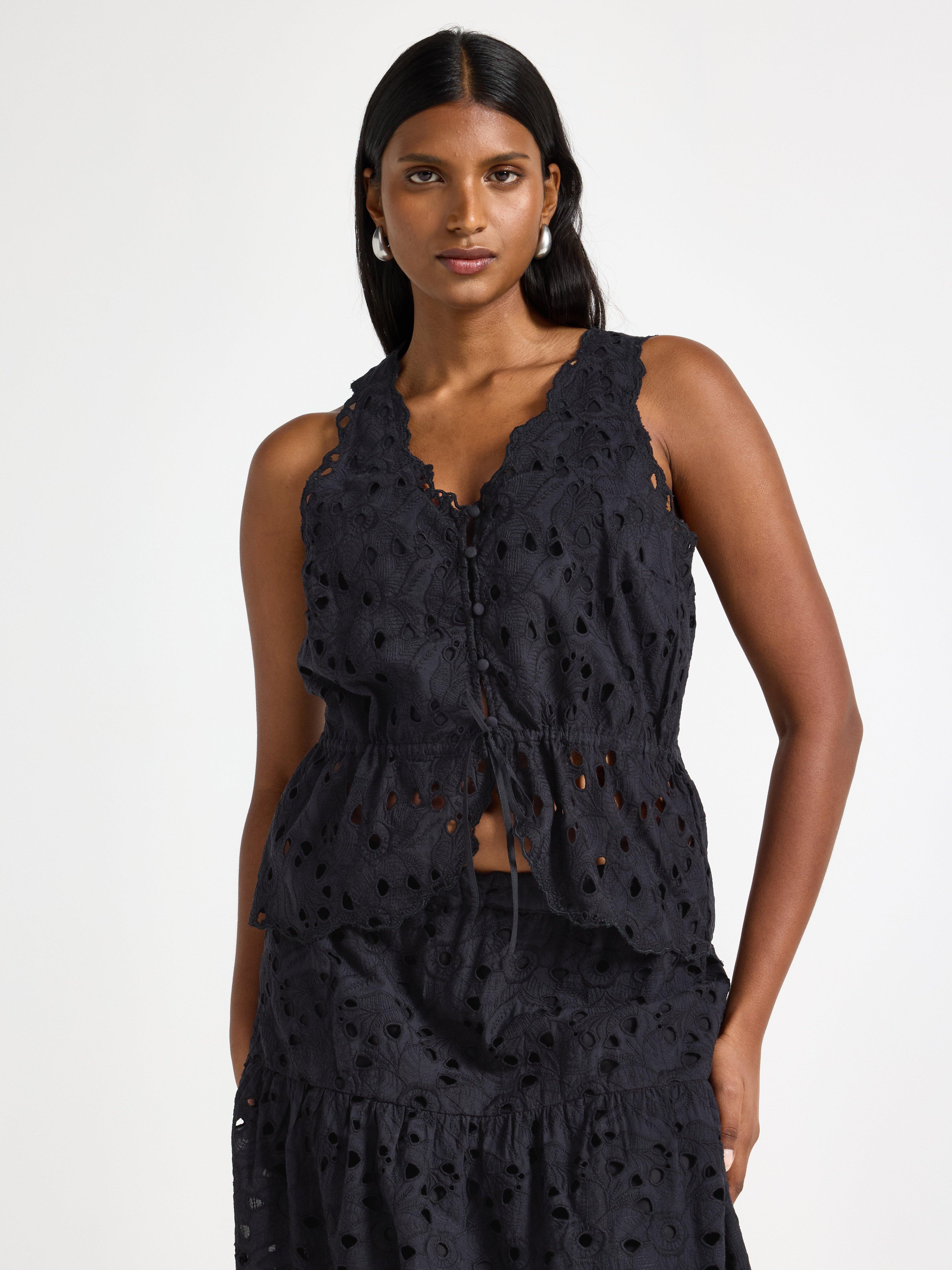 Blus com bordado inglês Preto