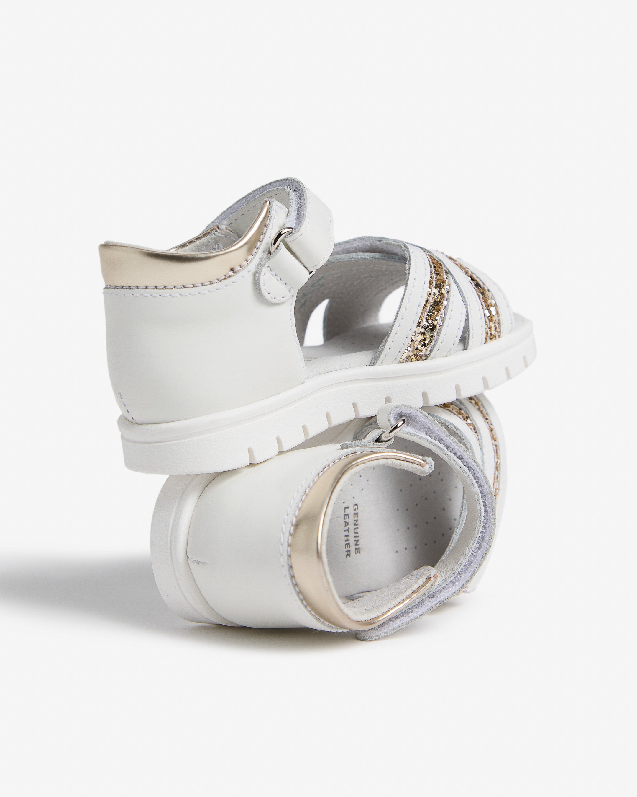  Sandalen für junge Mädchen aus Funktionsmaterial und Leder