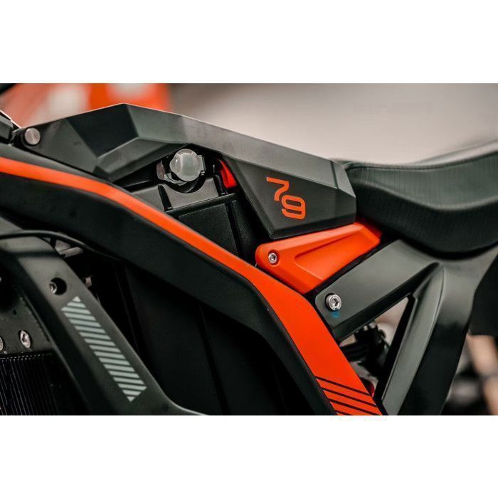 Moto Electrique Adulte 79Bike FALCON PRO Moteur 8 500 W Pneus Tout-Terrain Batterie Lithium-ion 72 V 35 Ah Vitesse max 85 km/h Noir