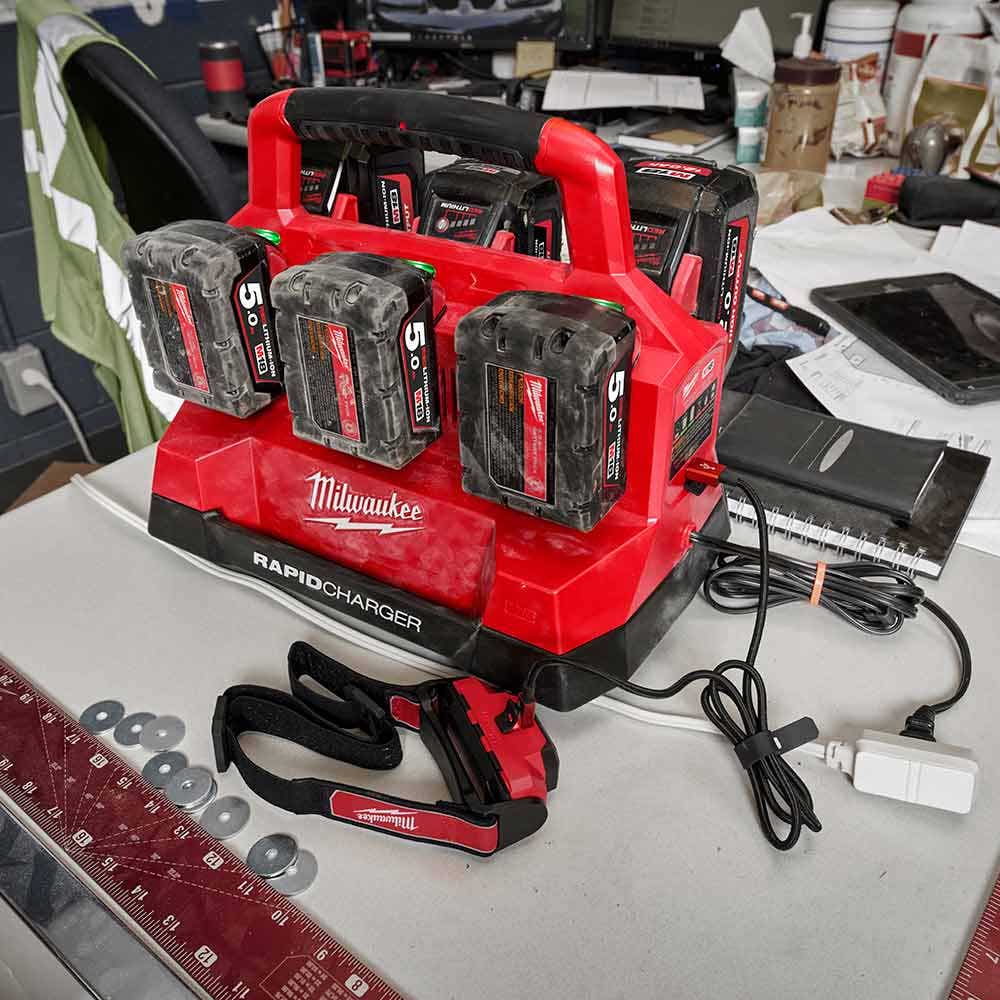 Carregador rápido de 6 estações MILWAUKEE PACKOUT™ M18PC6