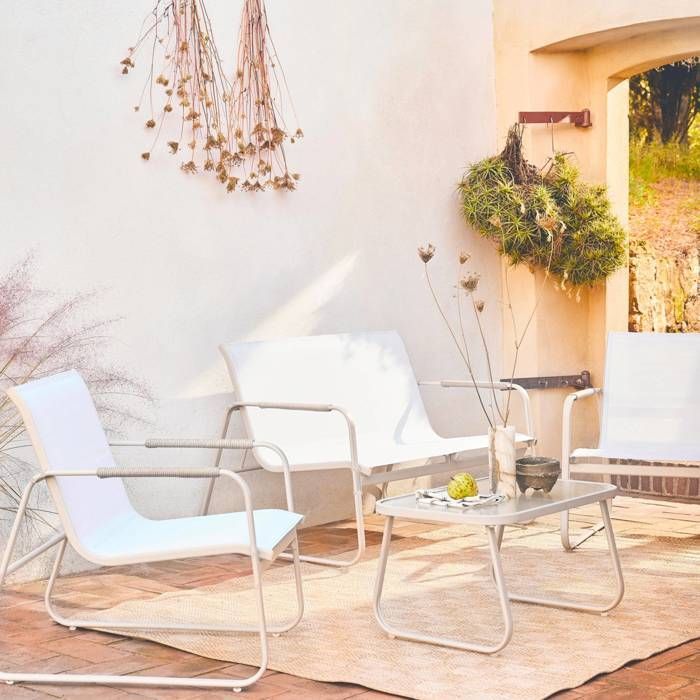 NOTO Gartenmöbelset aus weißem Stahl. 4-teilig. Ein Sofa. Ein Tisch. Zwei Textilene-Sessel.