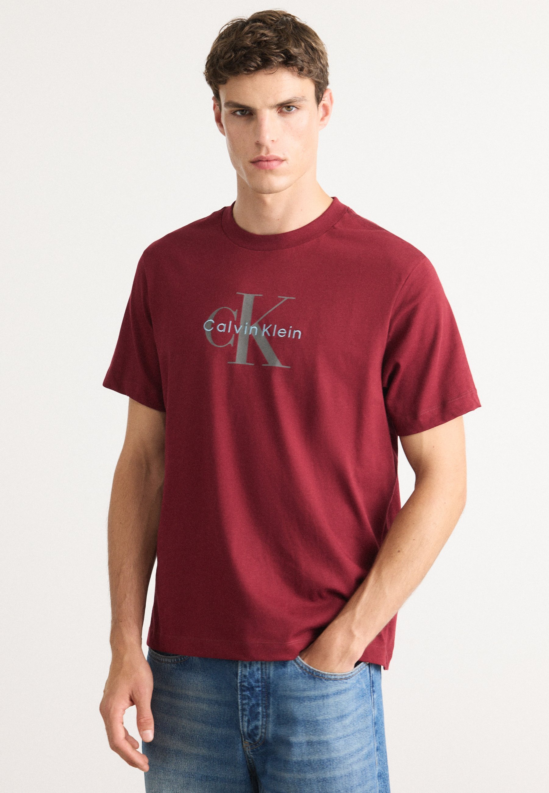 T-shirt imprimé Calvin Klein Jeans HERO MONOLOGO - Rouge Renaissance