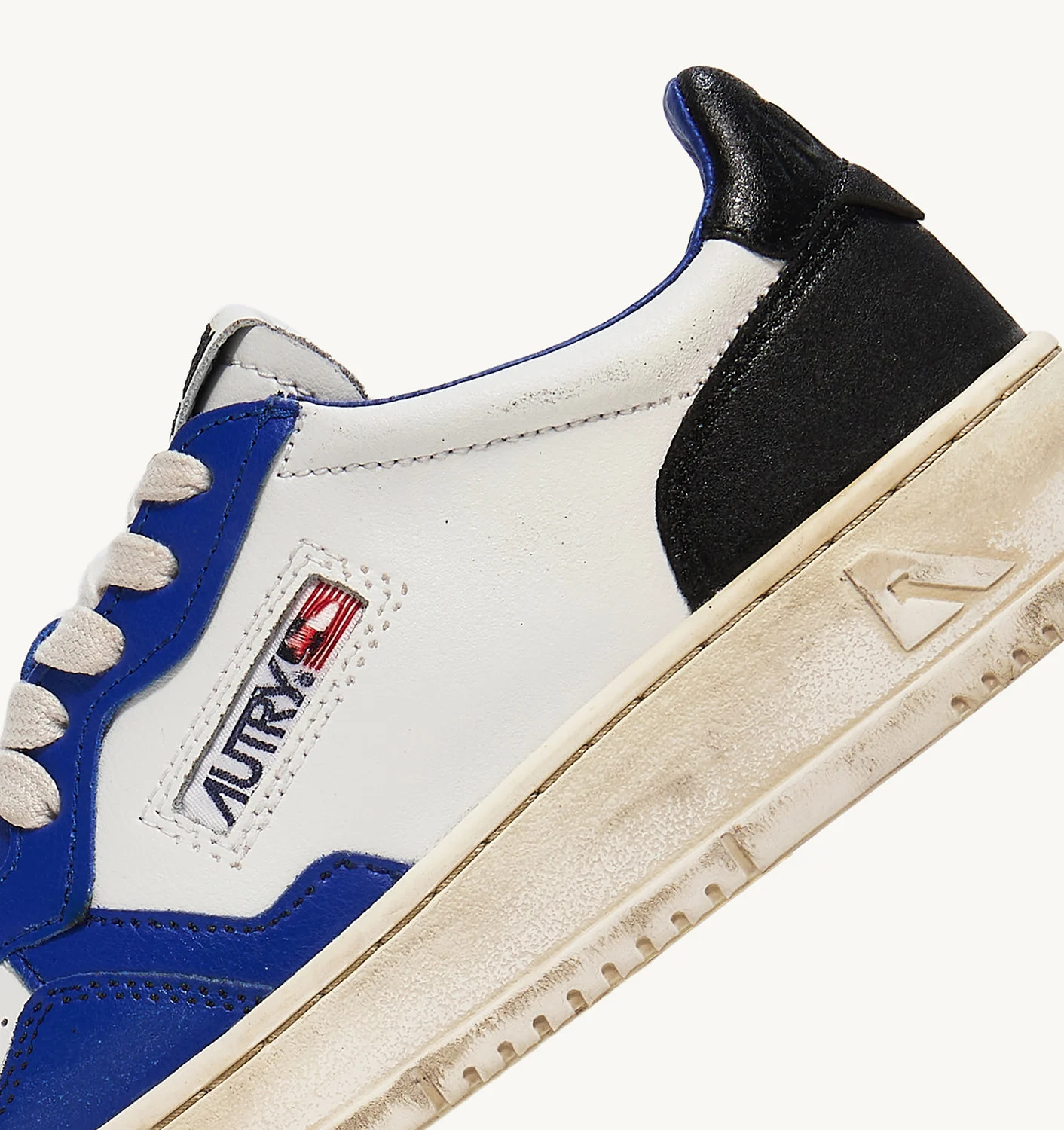 Adidași vintage Medalist Low din piele albă, albastră și neagră