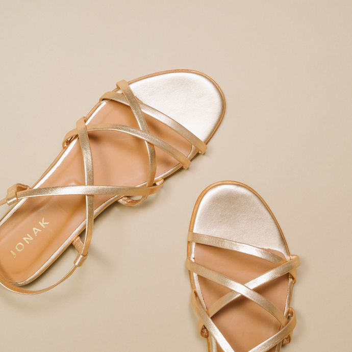 Sandales à brides croisées  en cuir métallisé platine
