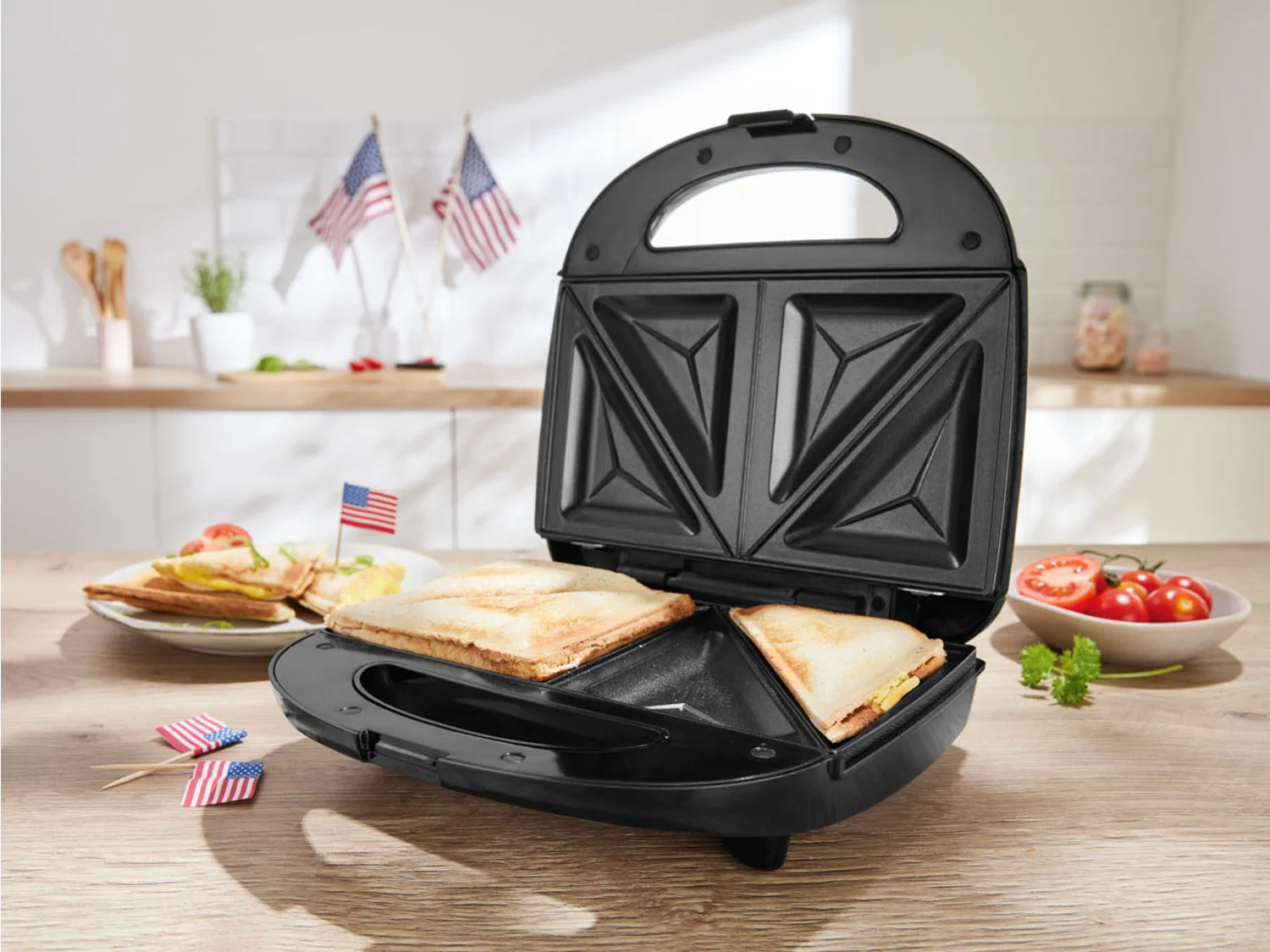 SILVERCREST® KEUKENGEREEDSCHAPPEN sandwichmaker »SSWM 700 C2«, 700 W, met baklampjes