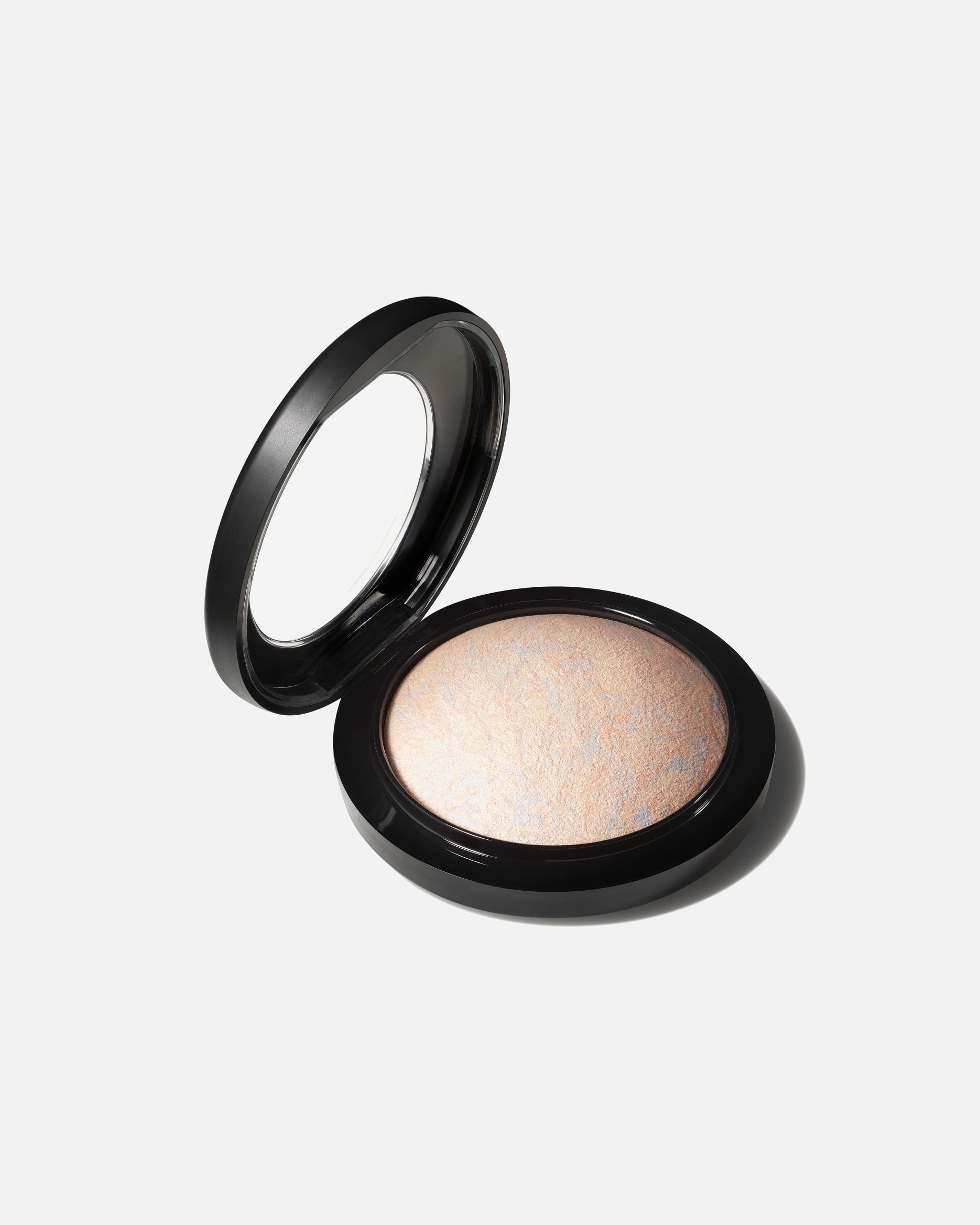 MAC izgaismotājs Mineralize Mineralize Skinfinish - 10 g