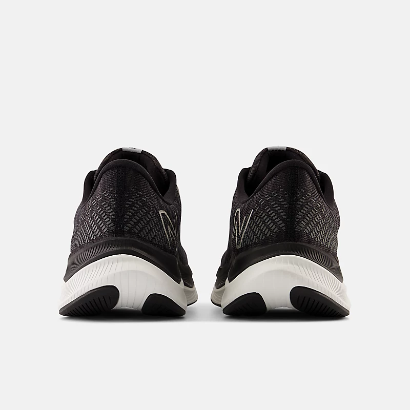 Damskie buty FuelCell Propel v4 – czarne z białym