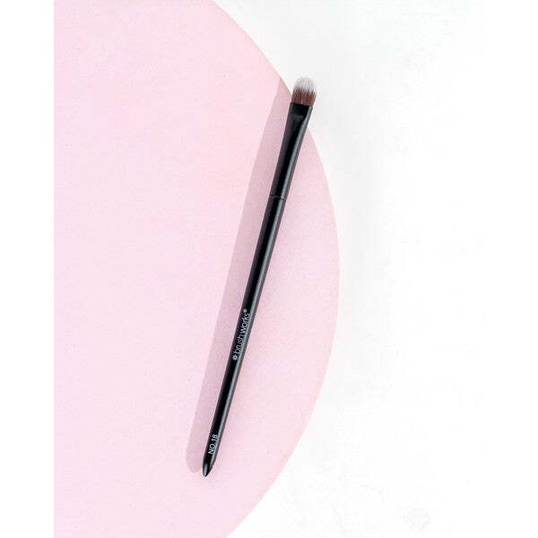 Brushworks No. 18 lapos szemecset