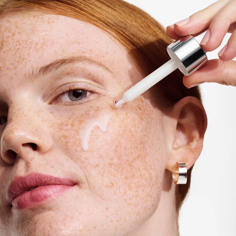 Clinique Moisture Surge™ Active Glow Serum regeneracijski in posvetljevalni serum