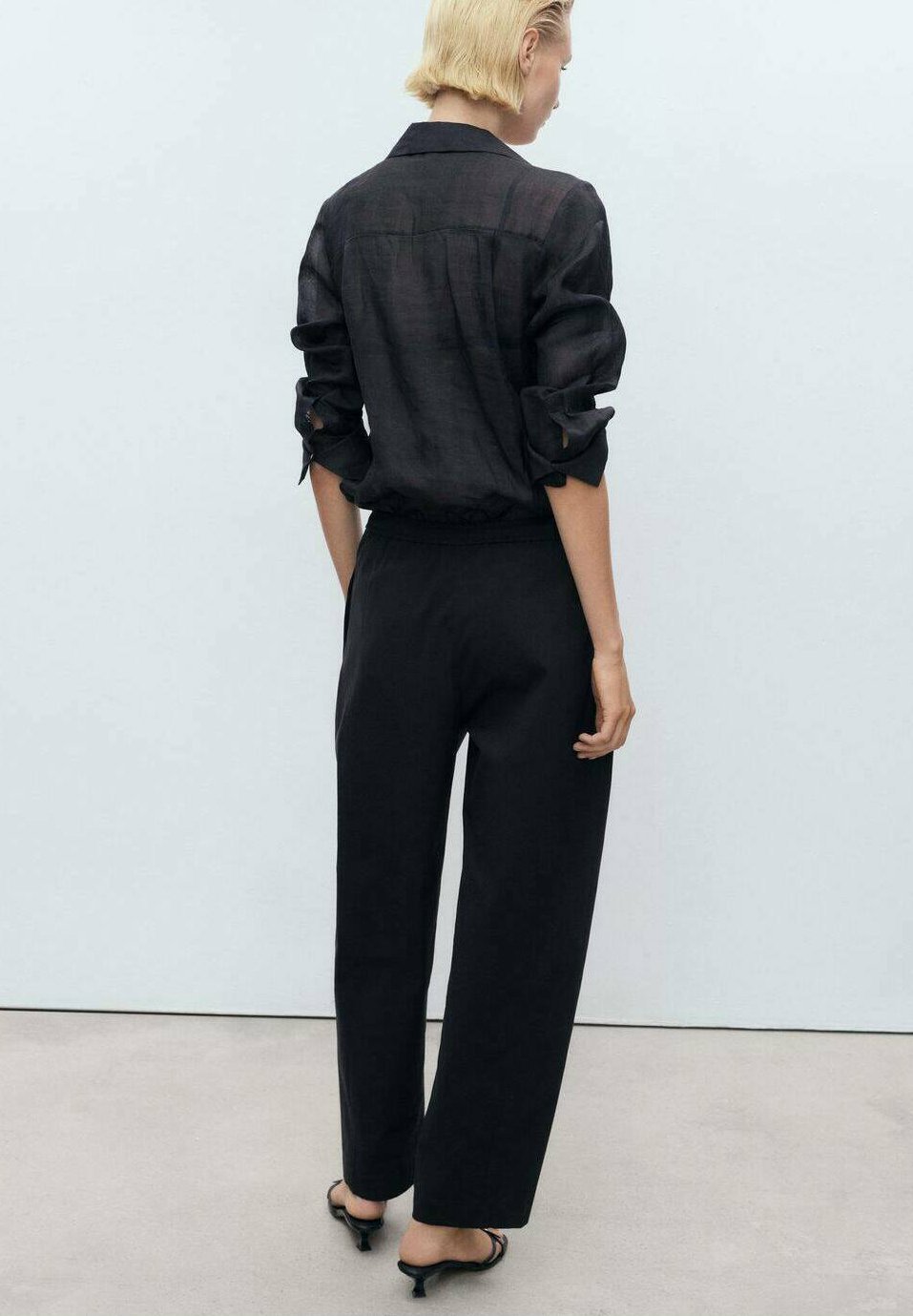 Mango PAPER - Pantaloni - neri