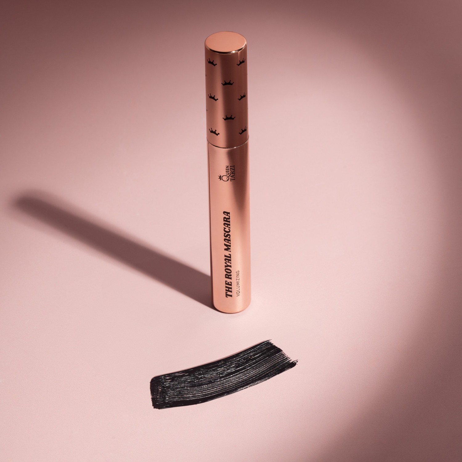 Riasenka Queen Tarzi The Royal Mascara – Objemová maskara – INTENSIVES SCHWARZ