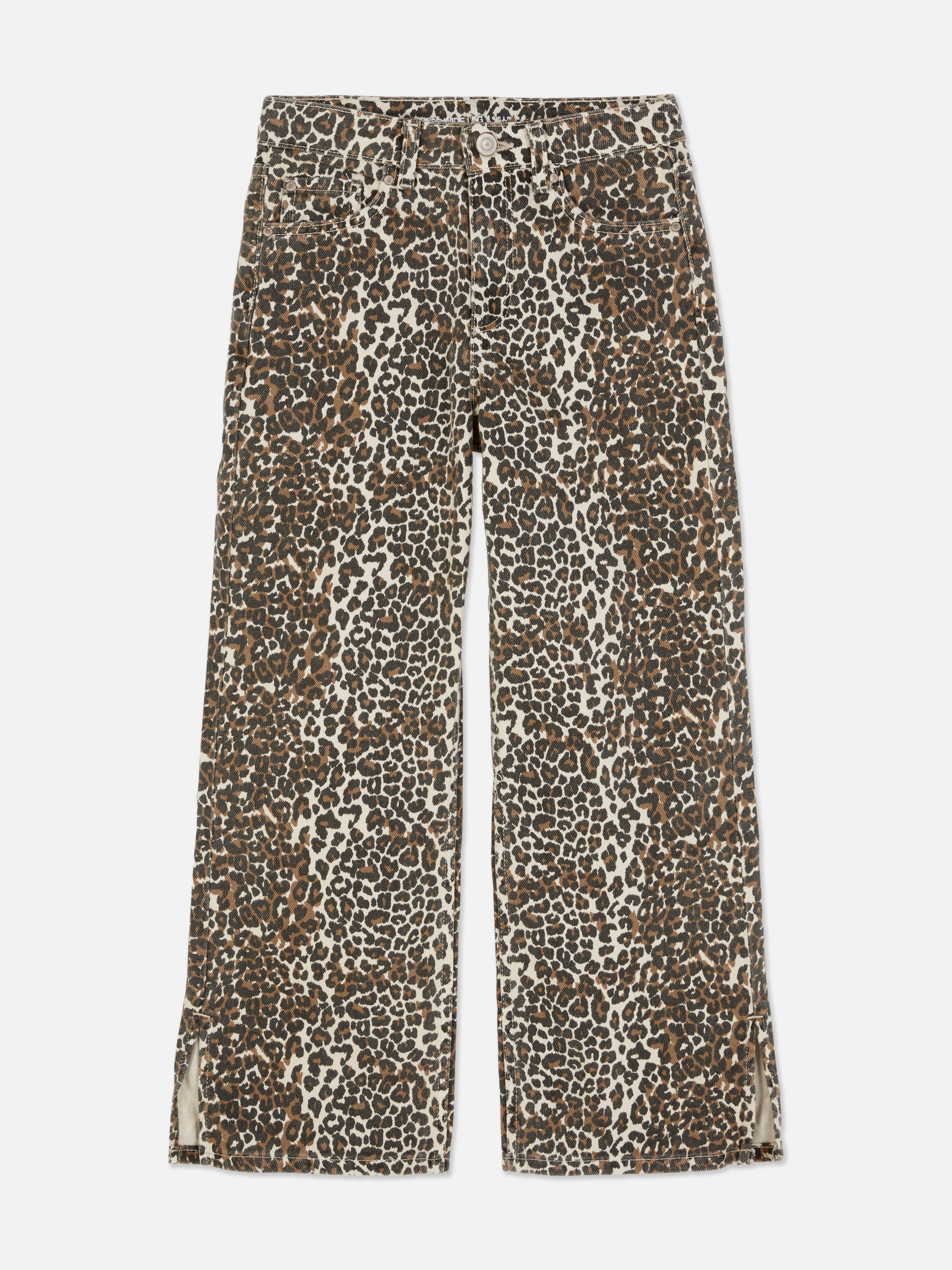 Weit geschnittene Jeans mit Leopardenmuster. Weit geschnittene Jeans mit Leopardenmotiv.