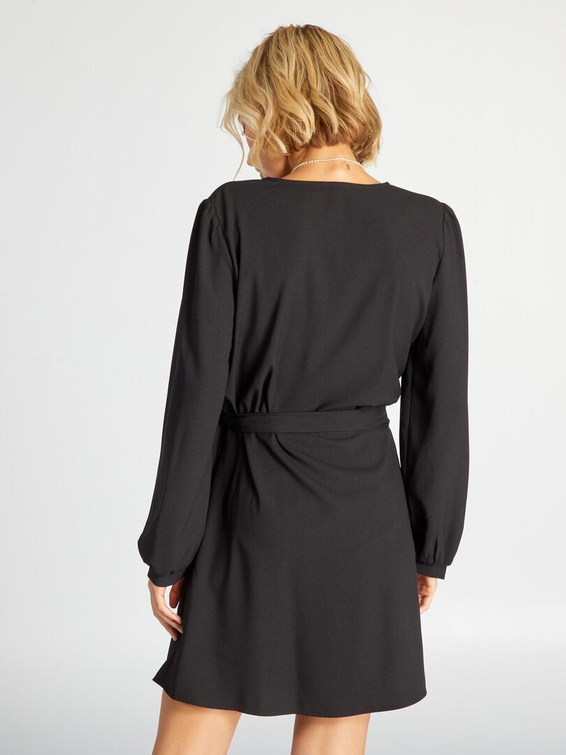Vestido corto con cinturón - Negro
