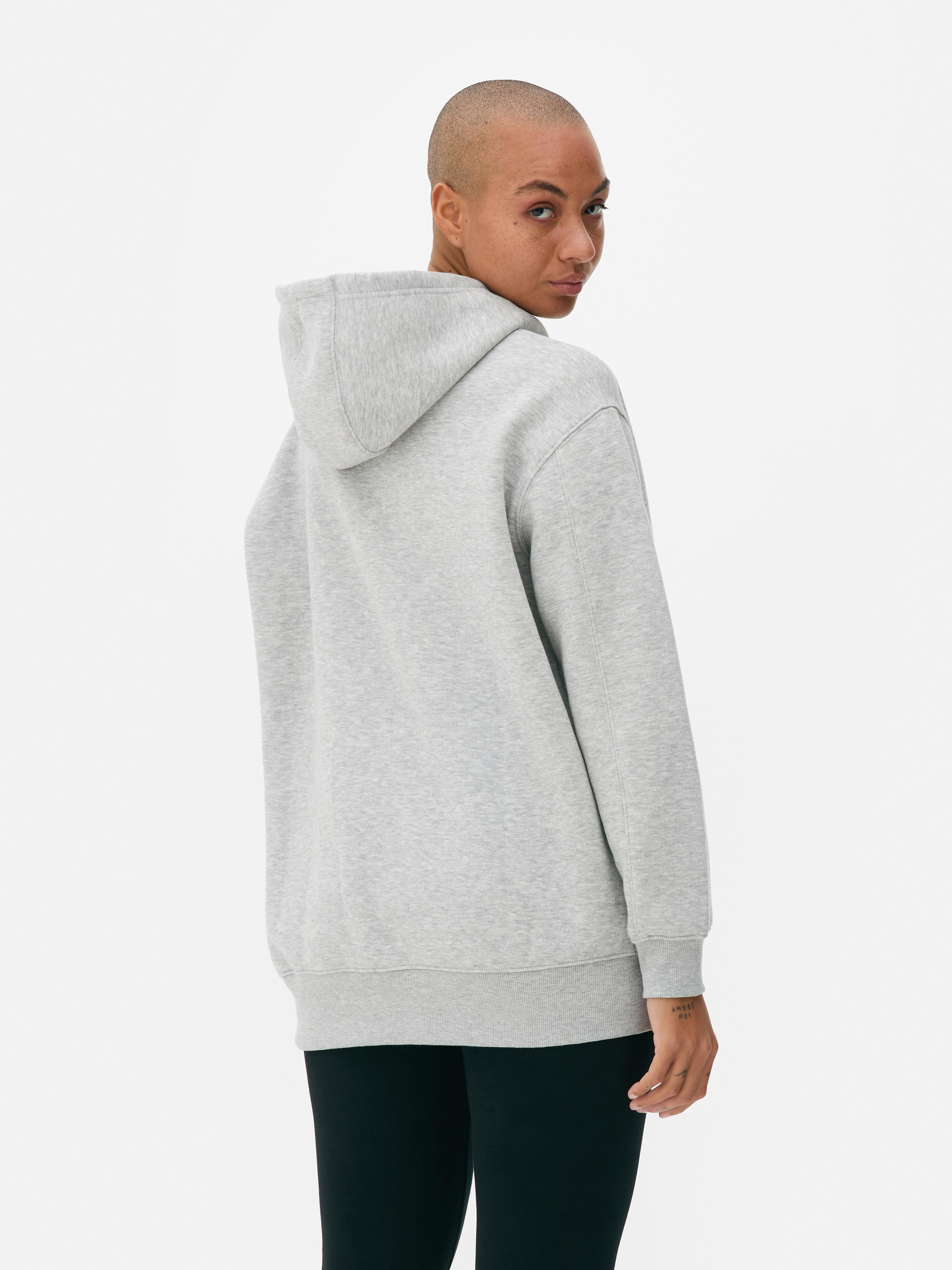 Οβερσάζ φούτερ με κορδόνι Ένα oversized φούτερ με κορδόνι, τσέπη καγκουρό και μοντέρνο μπροστινό μέρος