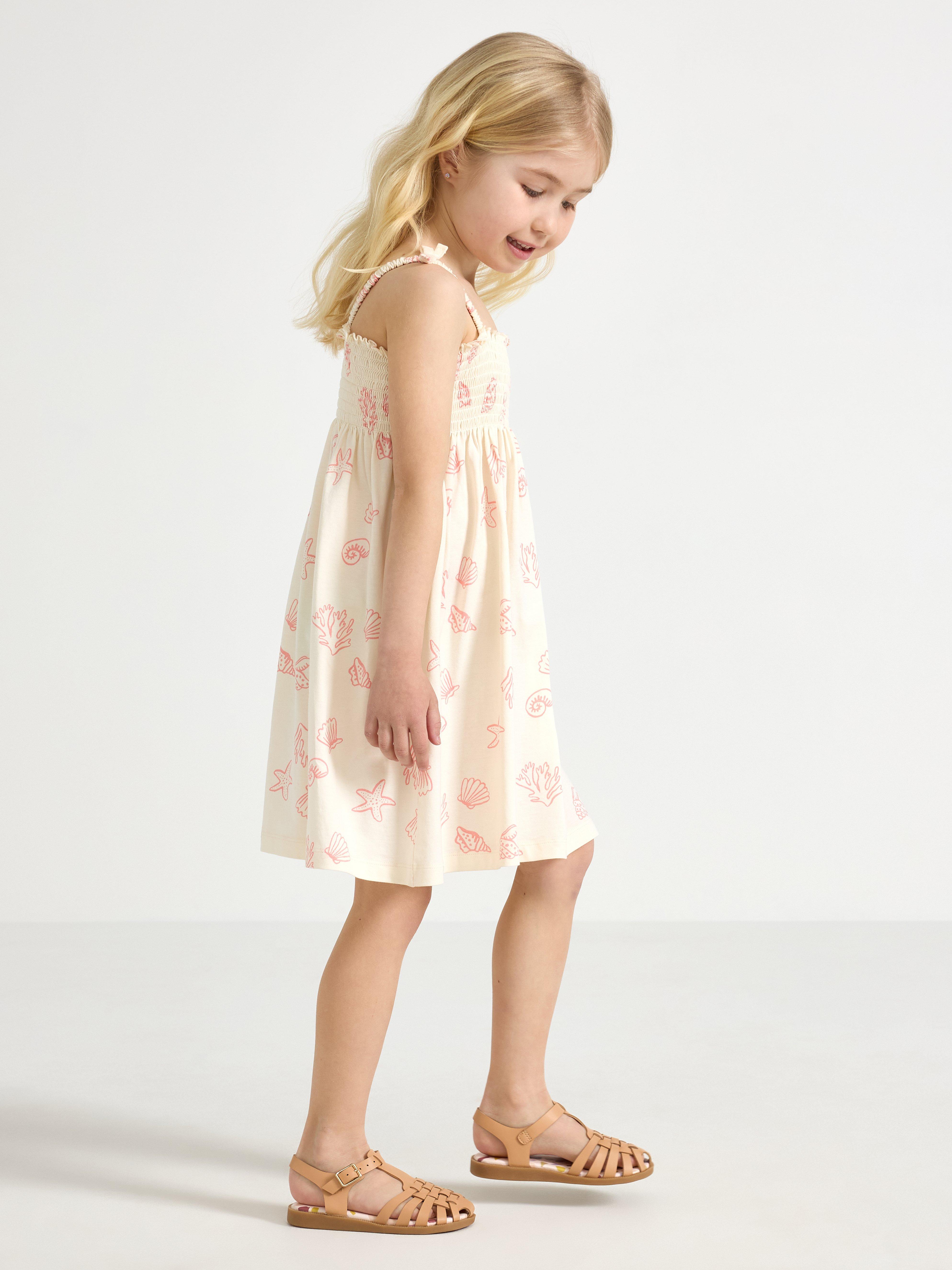 Robe blanche sans manches