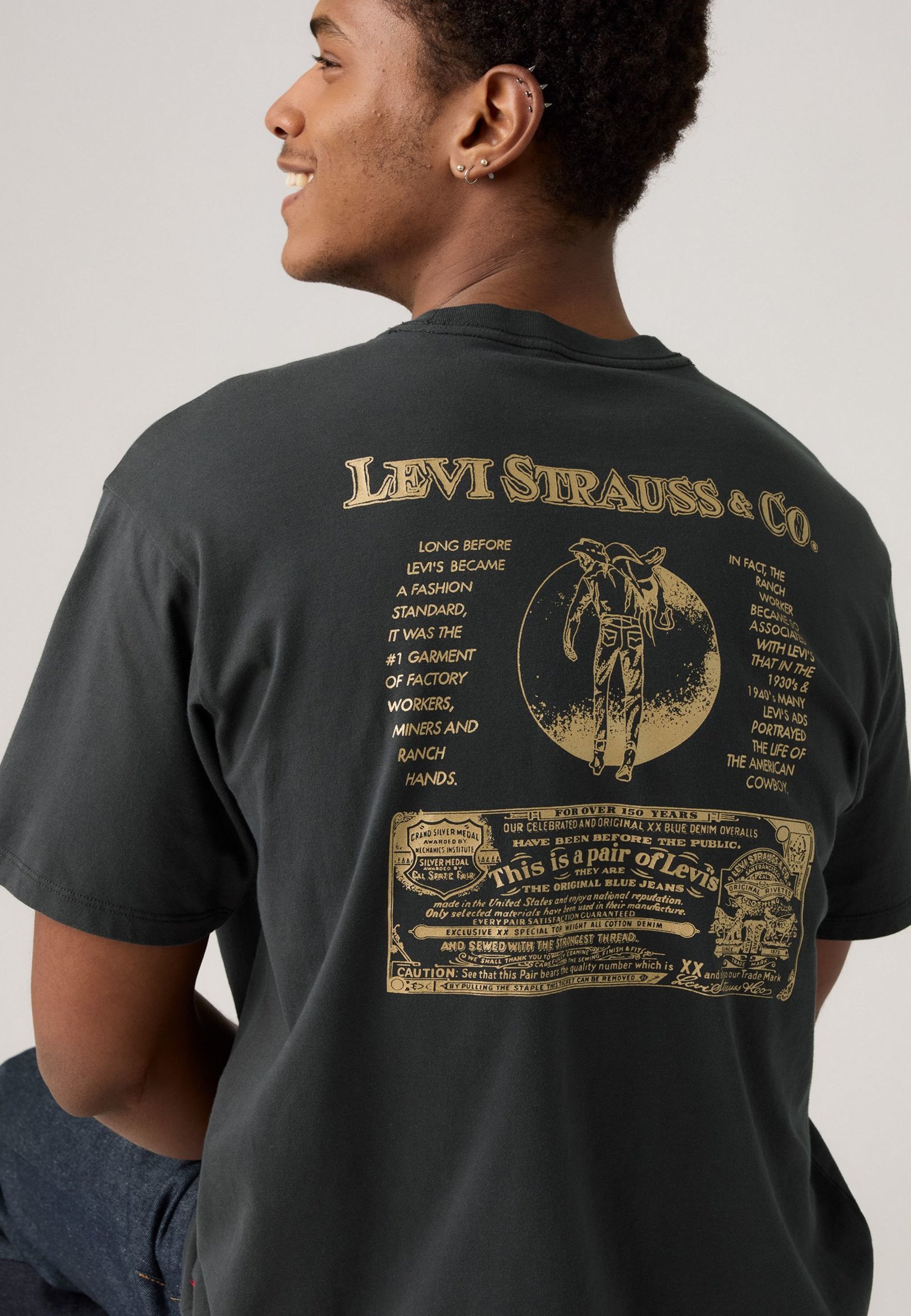Levi's® VINTAGE FIT GRAPHIC TEE - T-shirt met print - archief Saddle Man Phantom