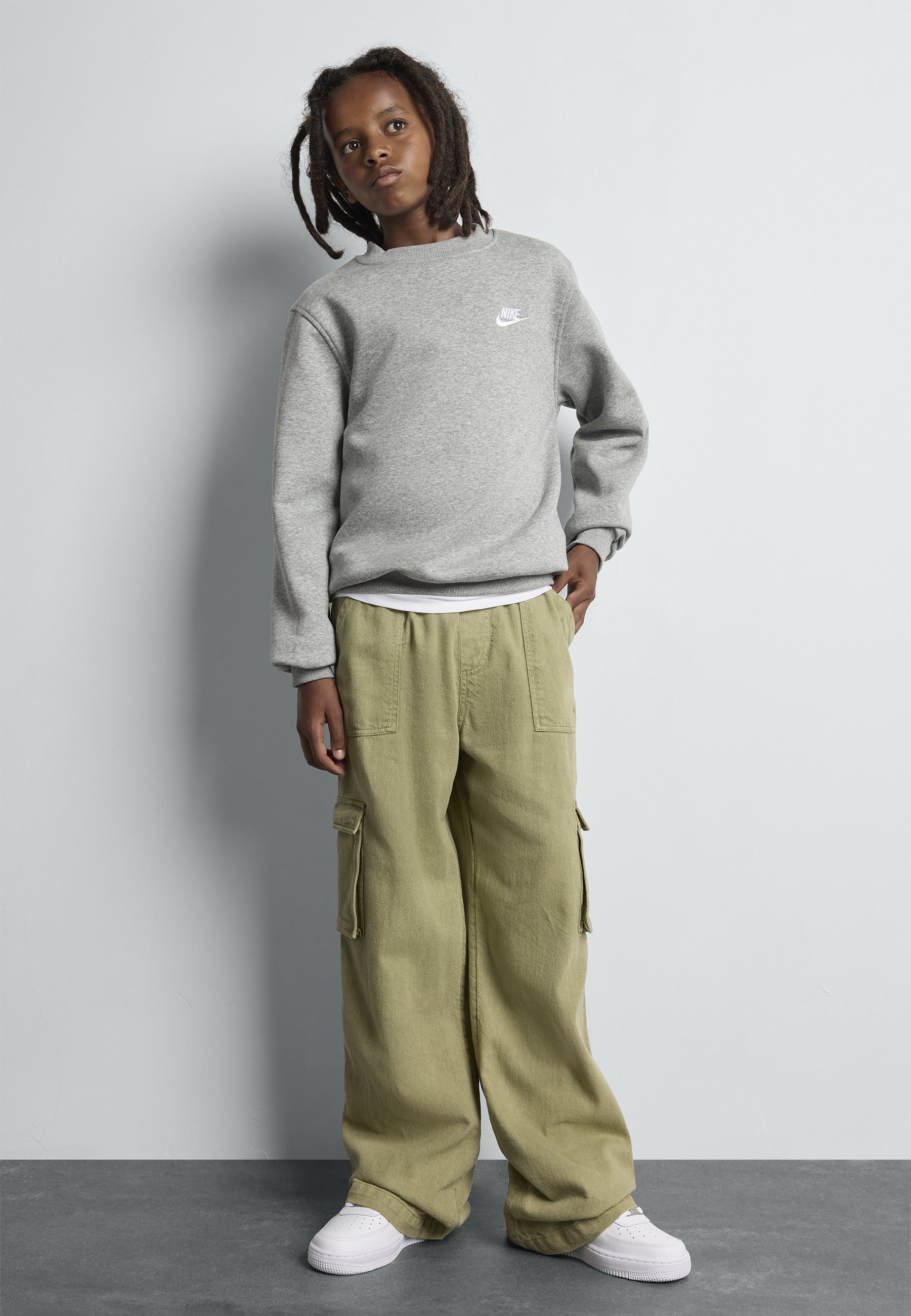 Felpa Nike Sportswear CLUB CREW UNISEX - grigio melange/bianco