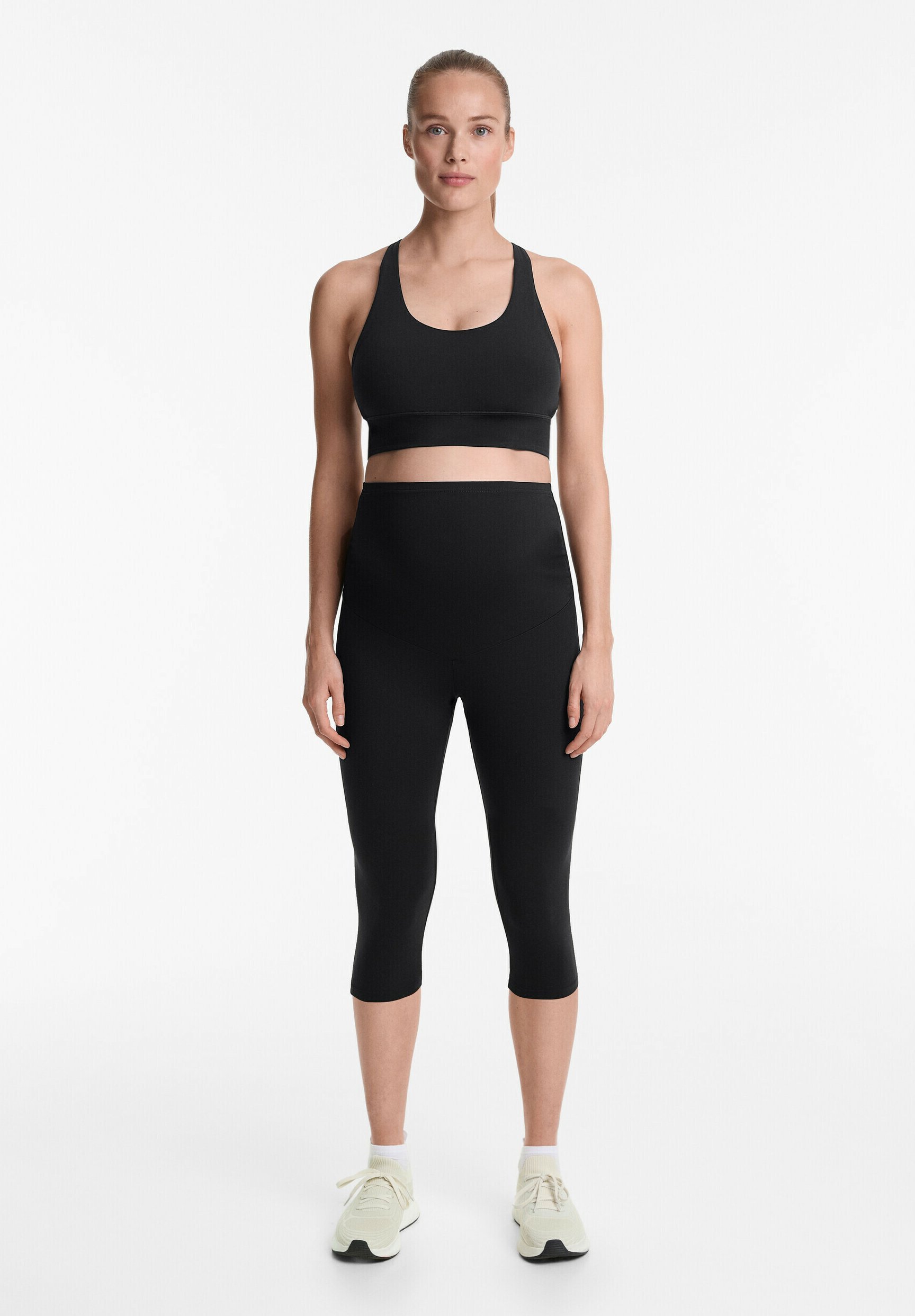 OYSHO COMFORTLUX 40 cm CAPRI DE MATERNITÉ - Pantalon de sport 3/4 - Noir