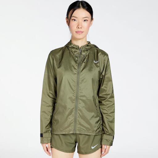  Nike Essential